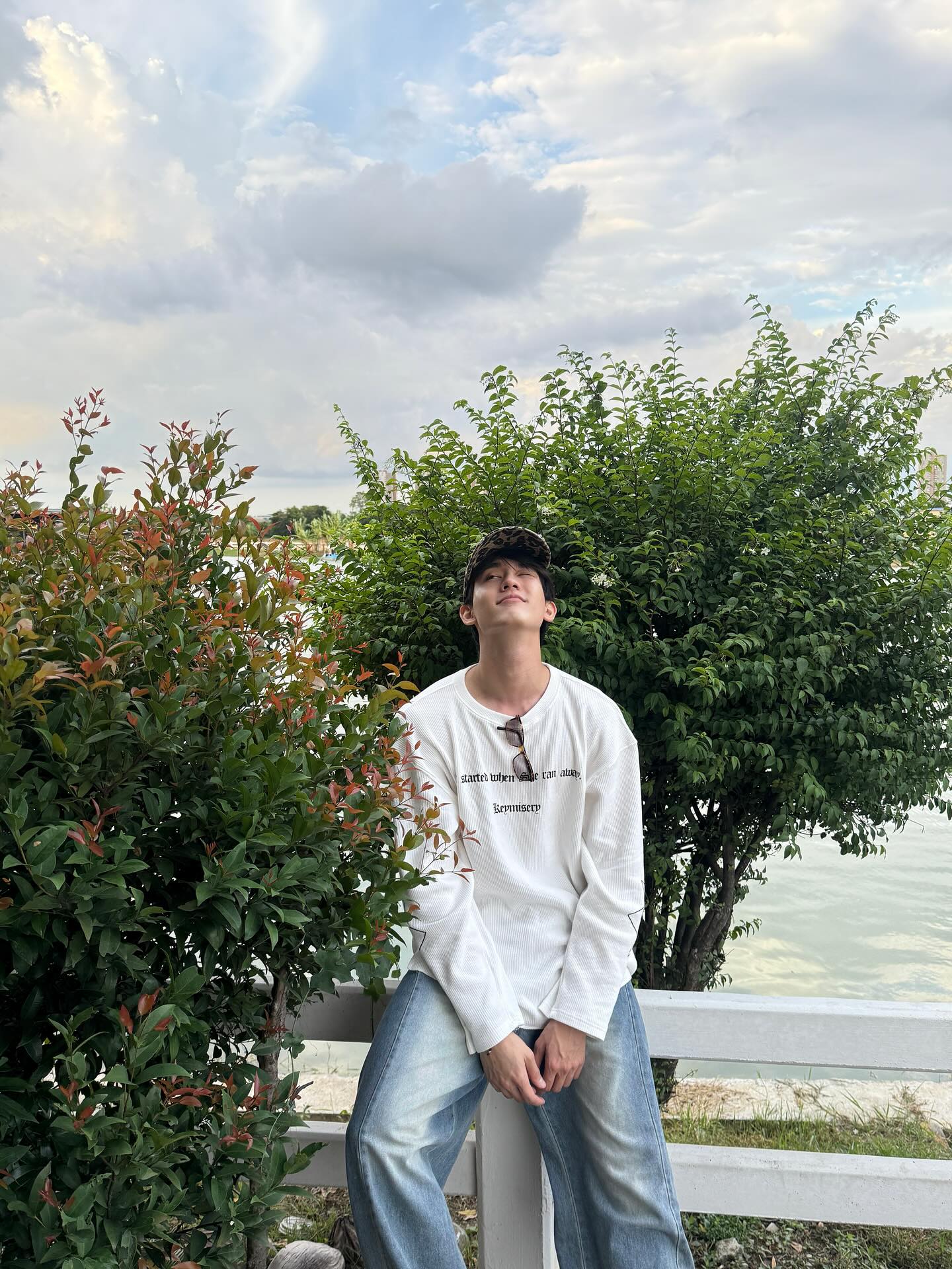 บุ๊ค - กษิดิ์เดช ปลูกผล