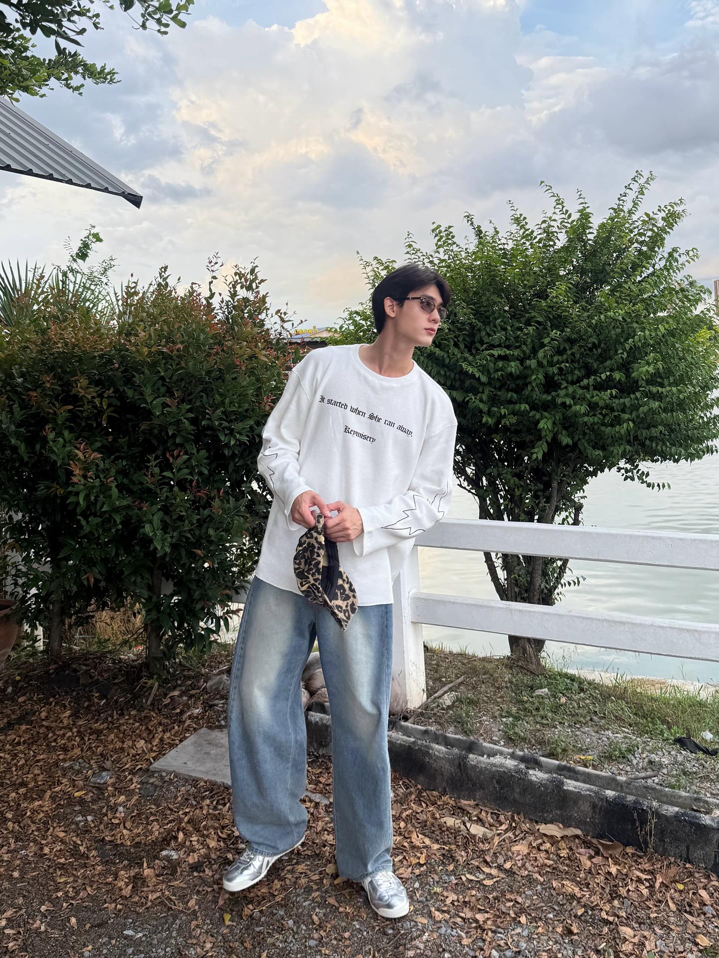 บุ๊ค - กษิดิ์เดช ปลูกผล