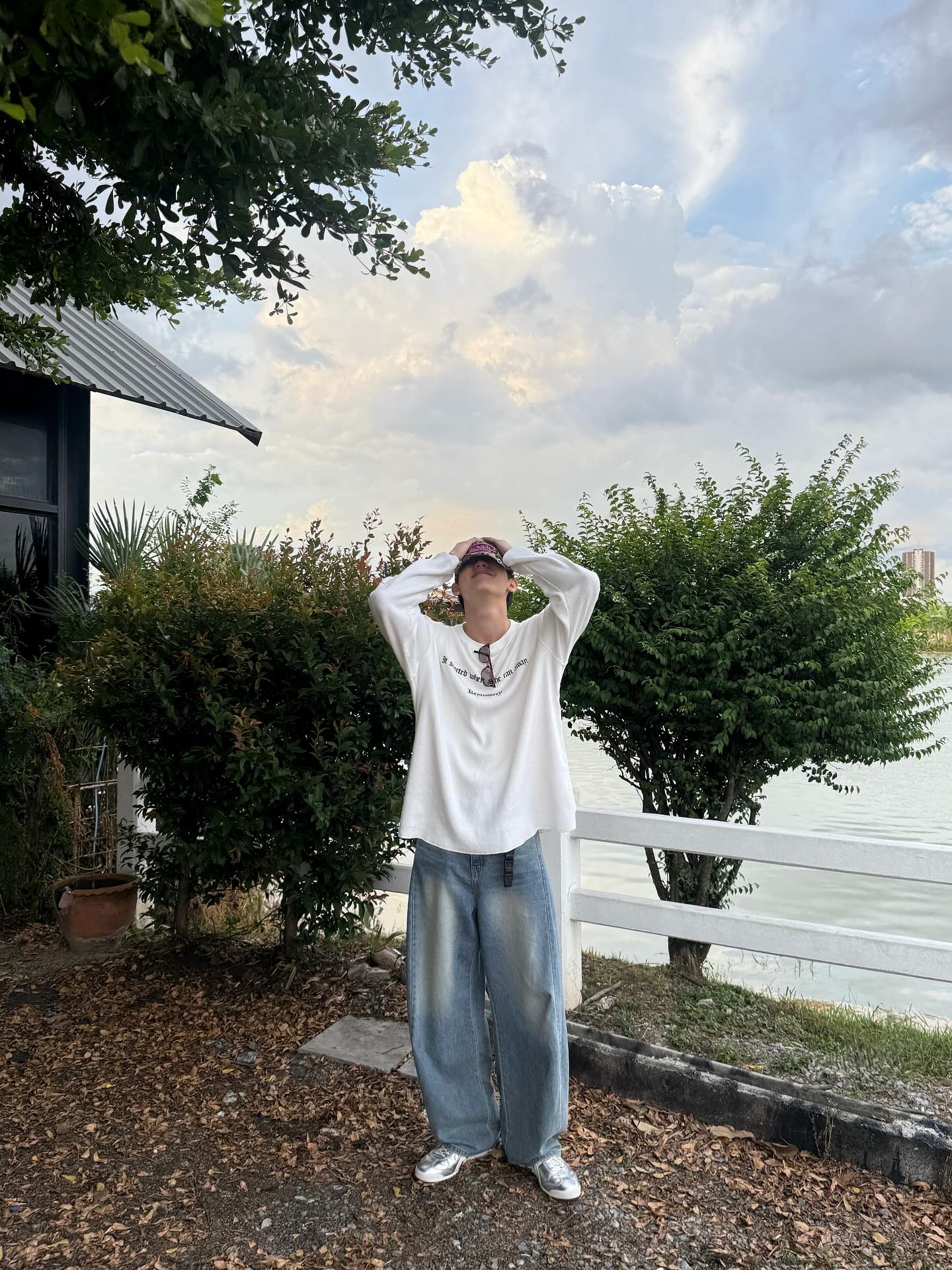 บุ๊ค - กษิดิ์เดช ปลูกผล