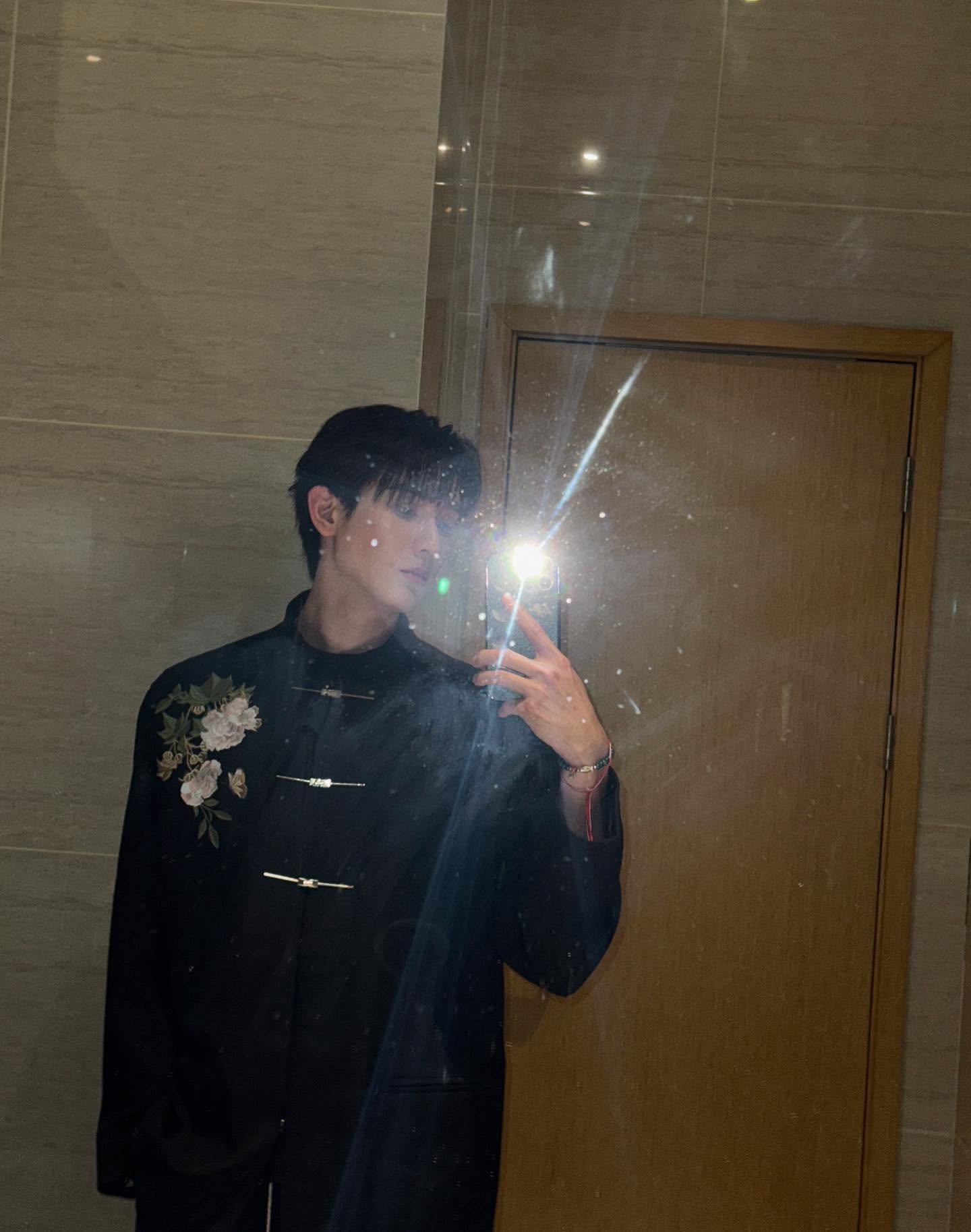 บุ๊ค - กษิดิ์เดช ปลูกผล
