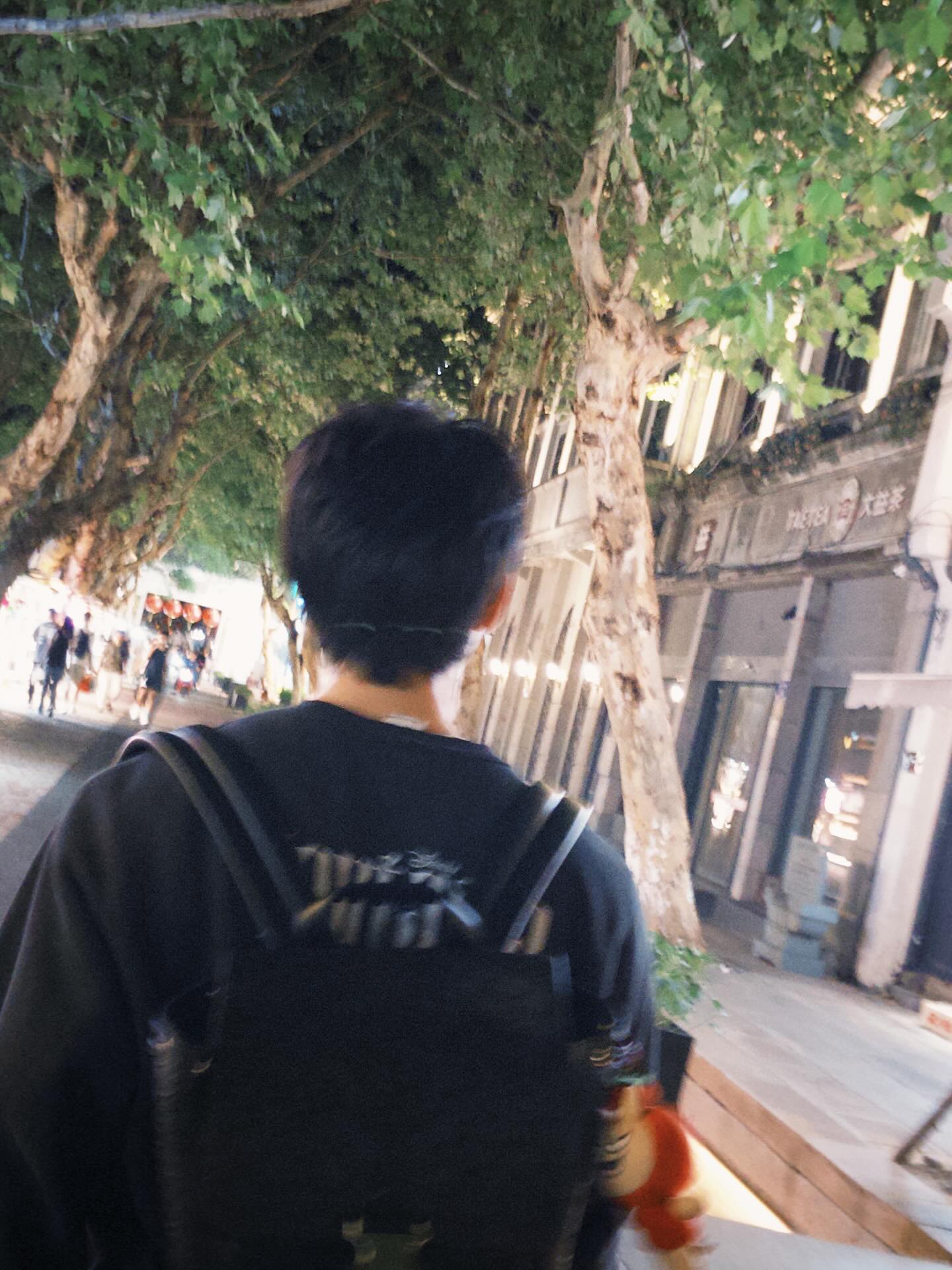 บุ๊ค - กษิดิ์เดช ปลูกผล