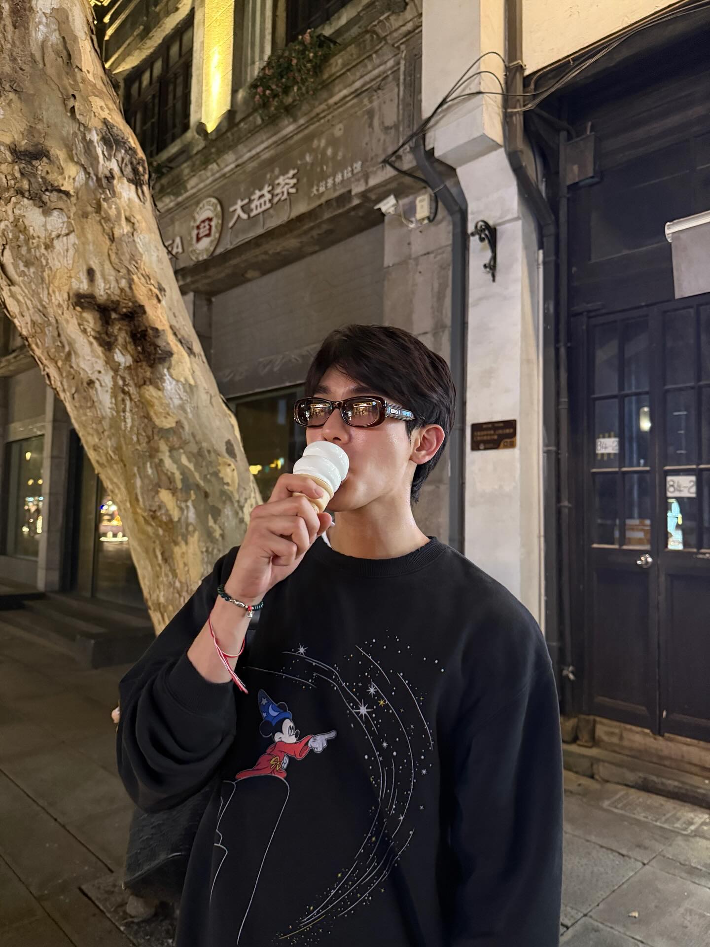 บุ๊ค - กษิดิ์เดช ปลูกผล