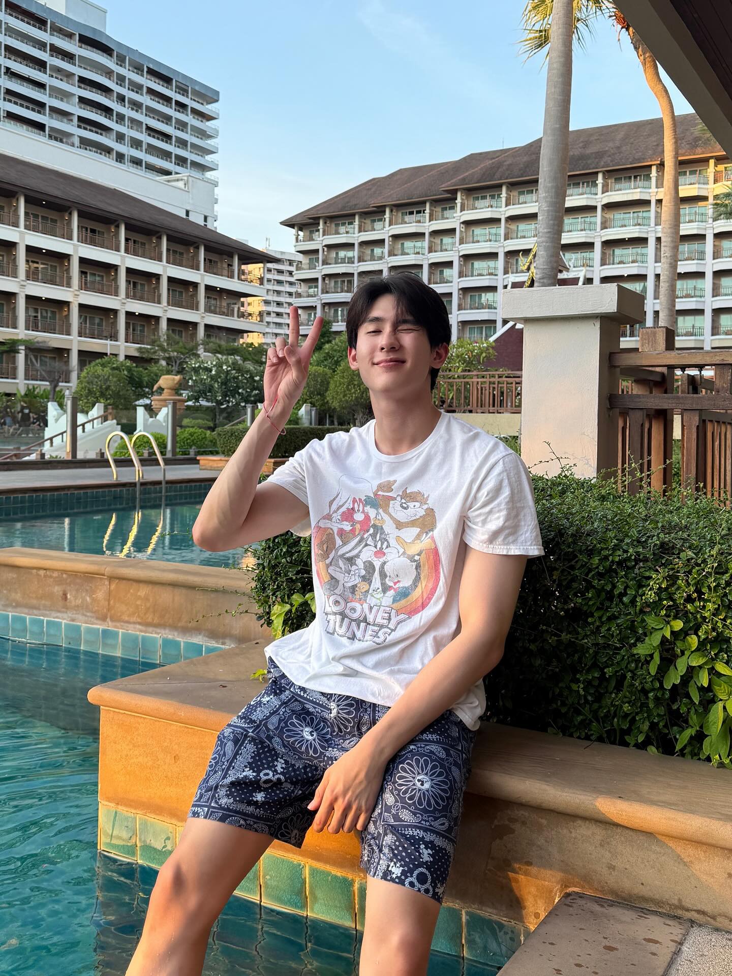 บุ๊ค - กษิดิ์เดช ปลูกผล