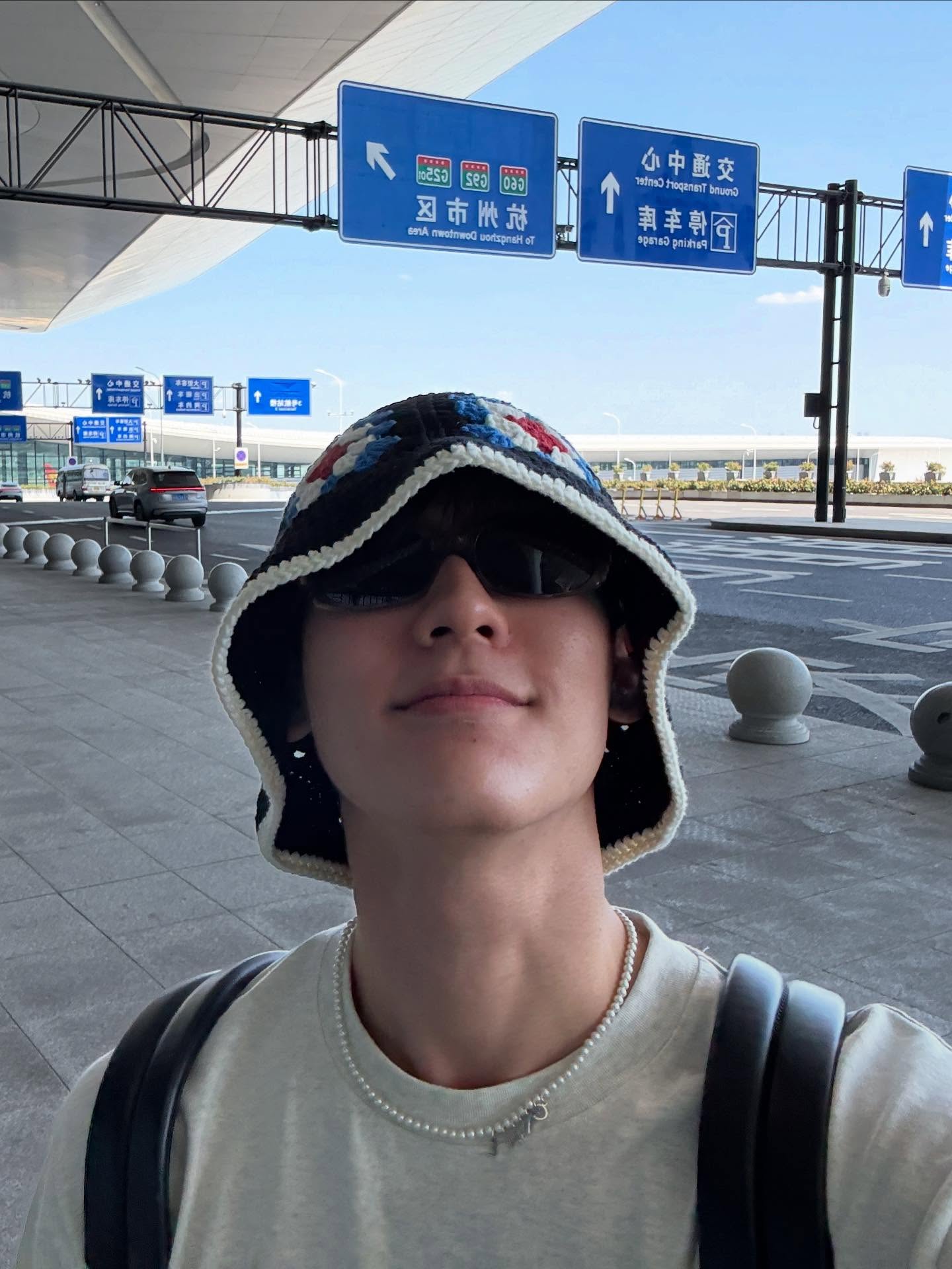 บุ๊ค - กษิดิ์เดช ปลูกผล