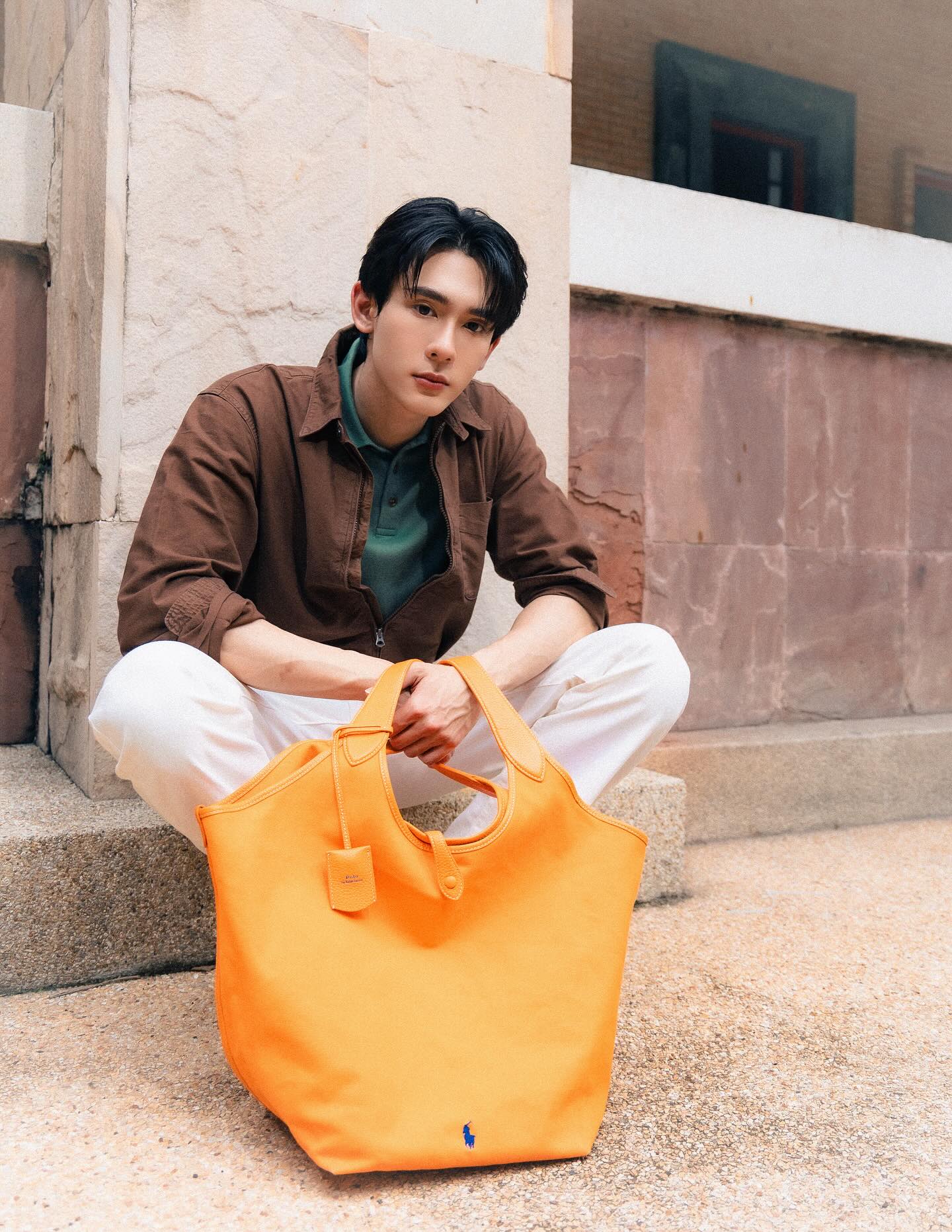 บุ๊ค - กษิดิ์เดช ปลูกผล