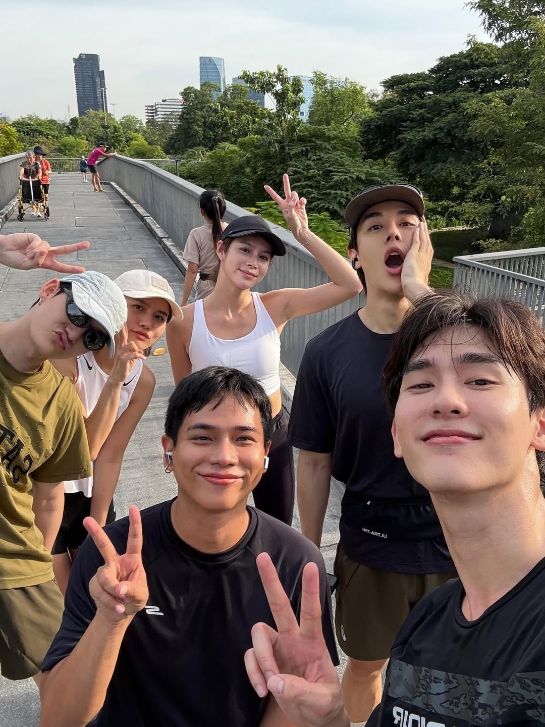 บุ๊ค - กษิดิ์เดช ปลูกผล