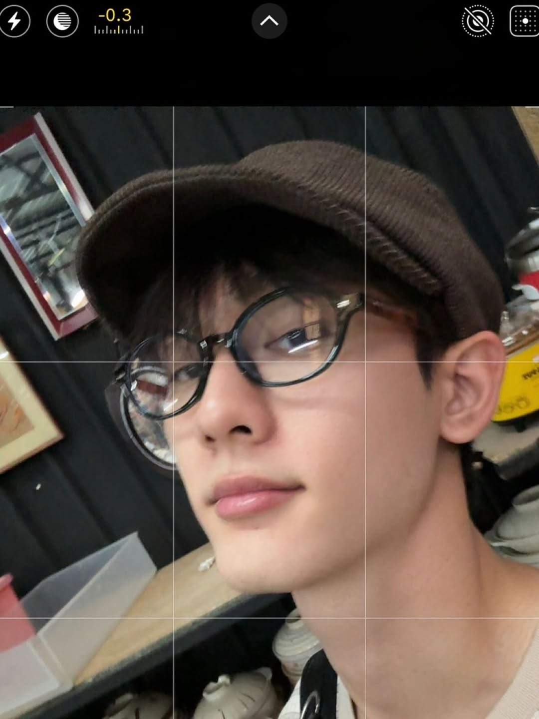 บุ๊ค - กษิดิ์เดช ปลูกผล
