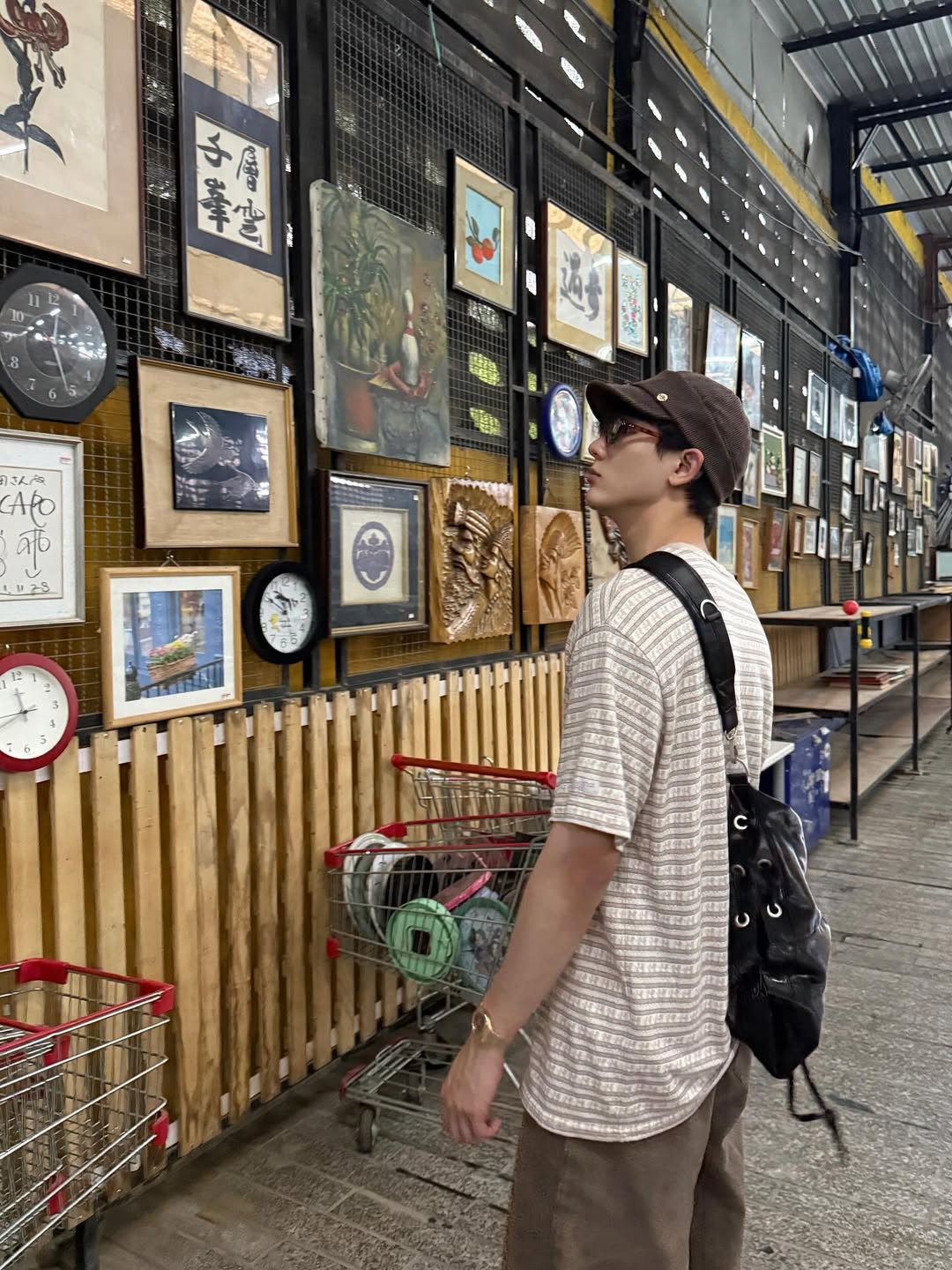 บุ๊ค - กษิดิ์เดช ปลูกผล