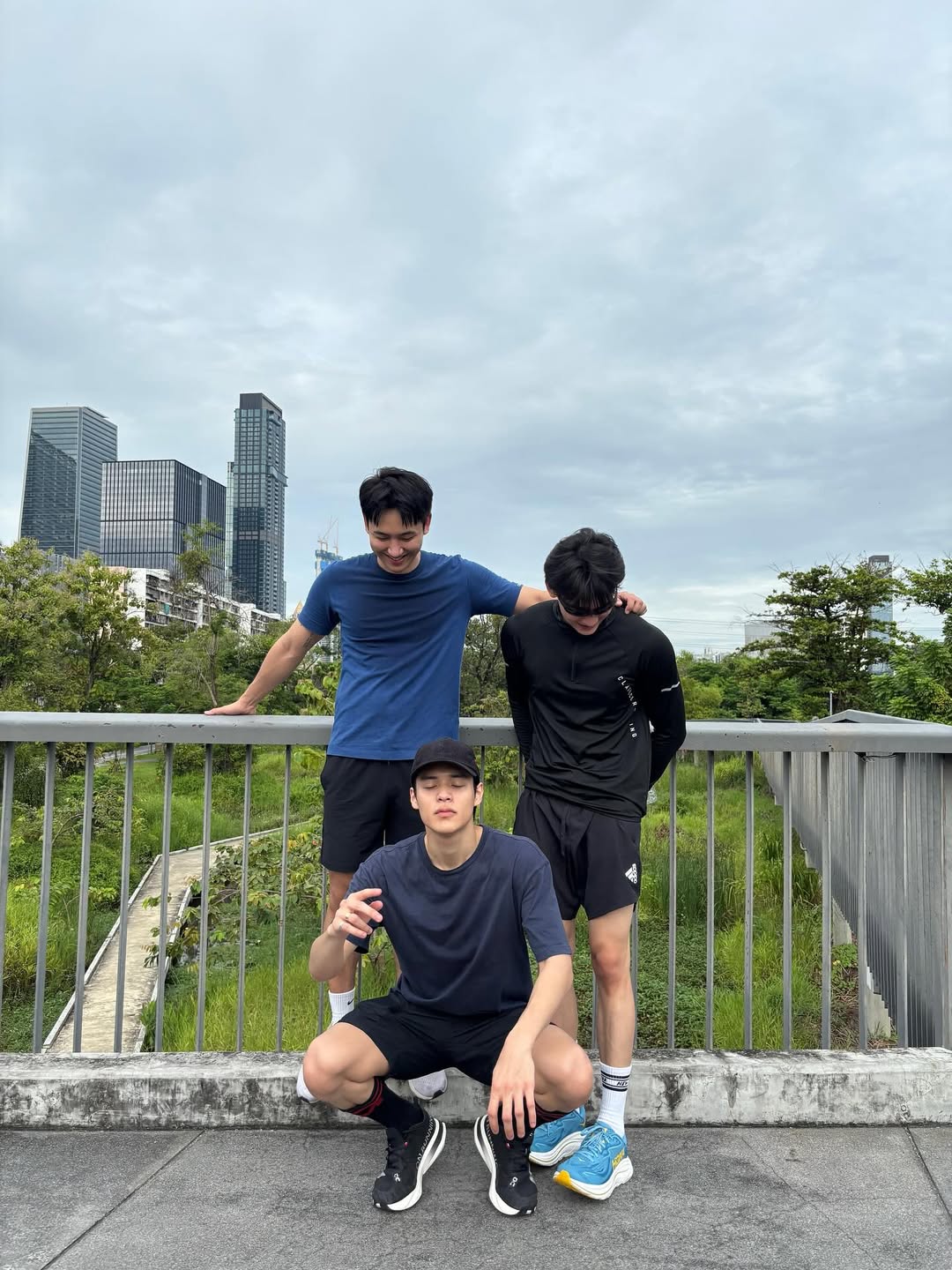 บุ๊ค - กษิดิ์เดช ปลูกผล