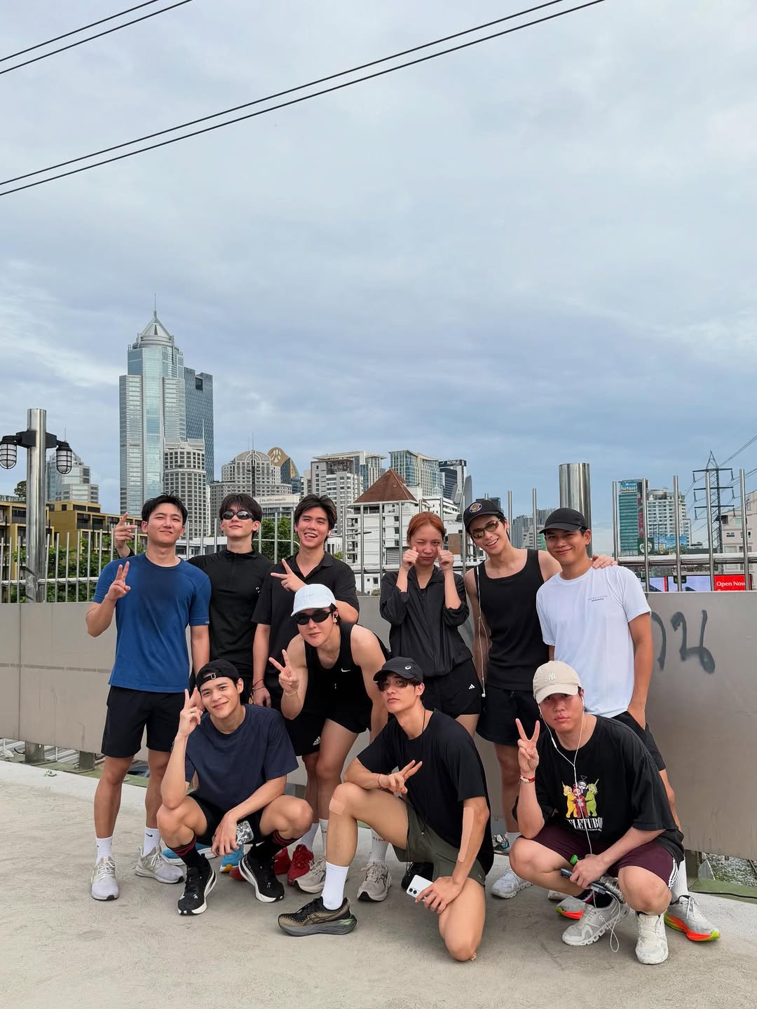 บุ๊ค - กษิดิ์เดช ปลูกผล