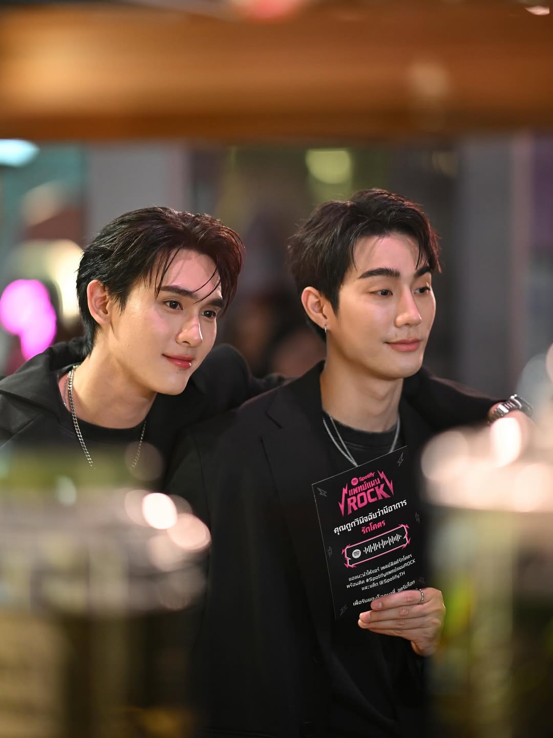 บุ๊ค - กษิดิ์เดช ปลูกผล
