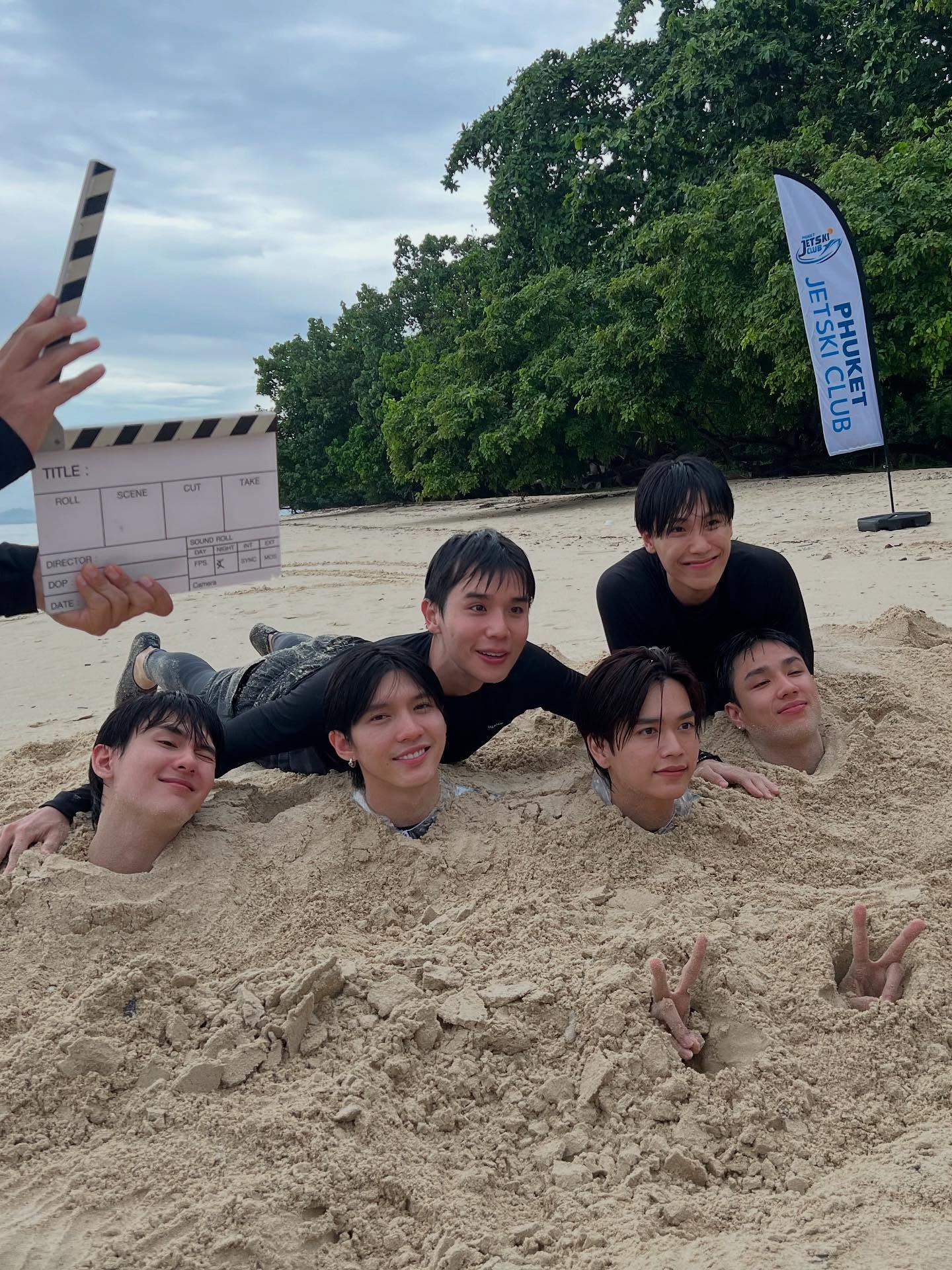 บุ๊ค - กษิดิ์เดช ปลูกผล