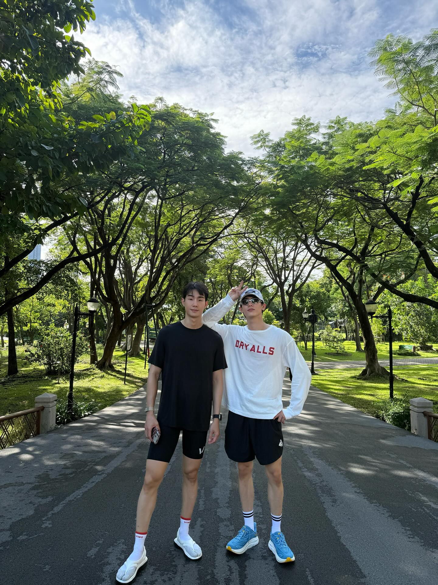 บุ๊ค - กษิดิ์เดช ปลูกผล