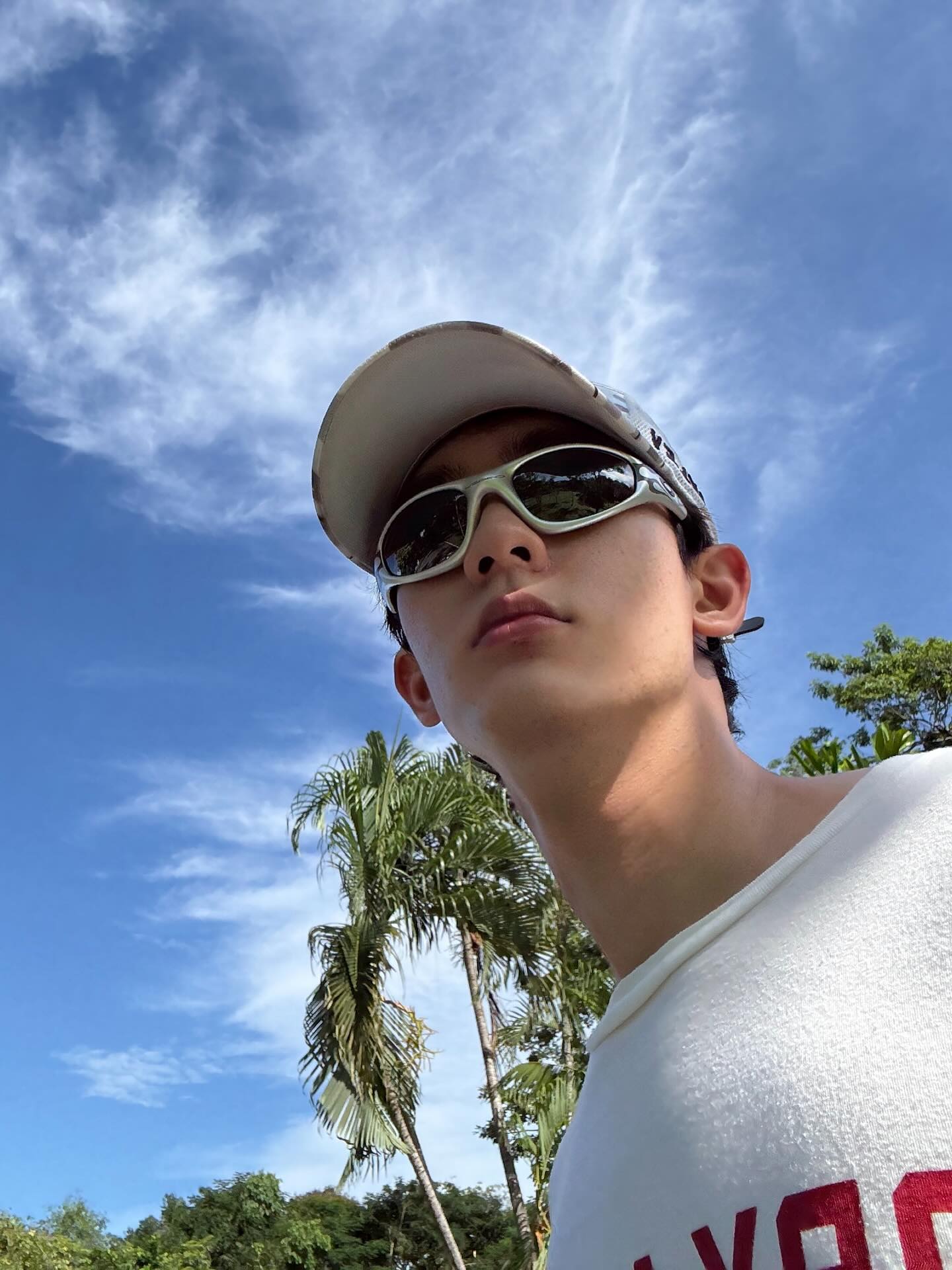 บุ๊ค - กษิดิ์เดช ปลูกผล