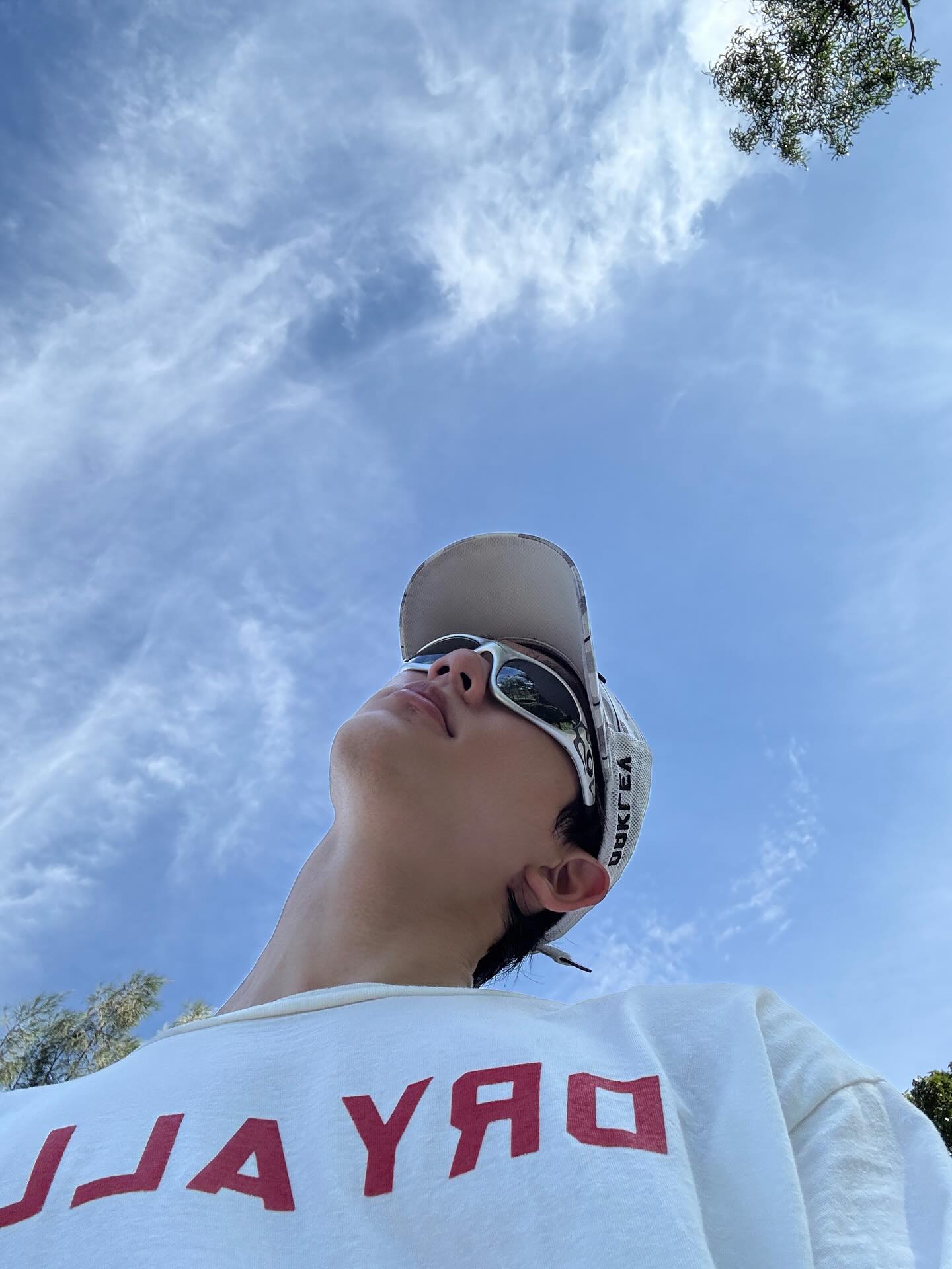 บุ๊ค - กษิดิ์เดช ปลูกผล