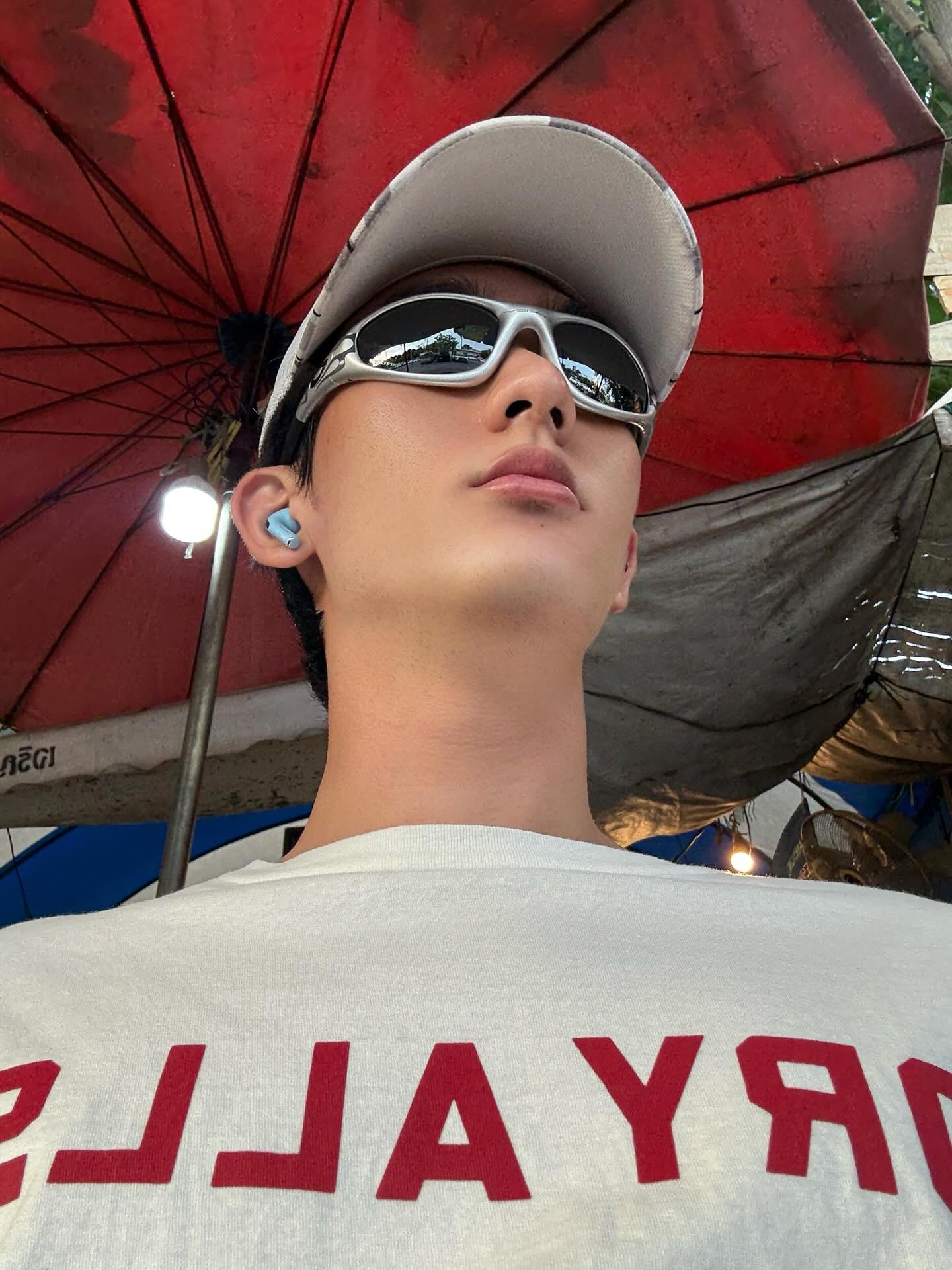 บุ๊ค - กษิดิ์เดช ปลูกผล