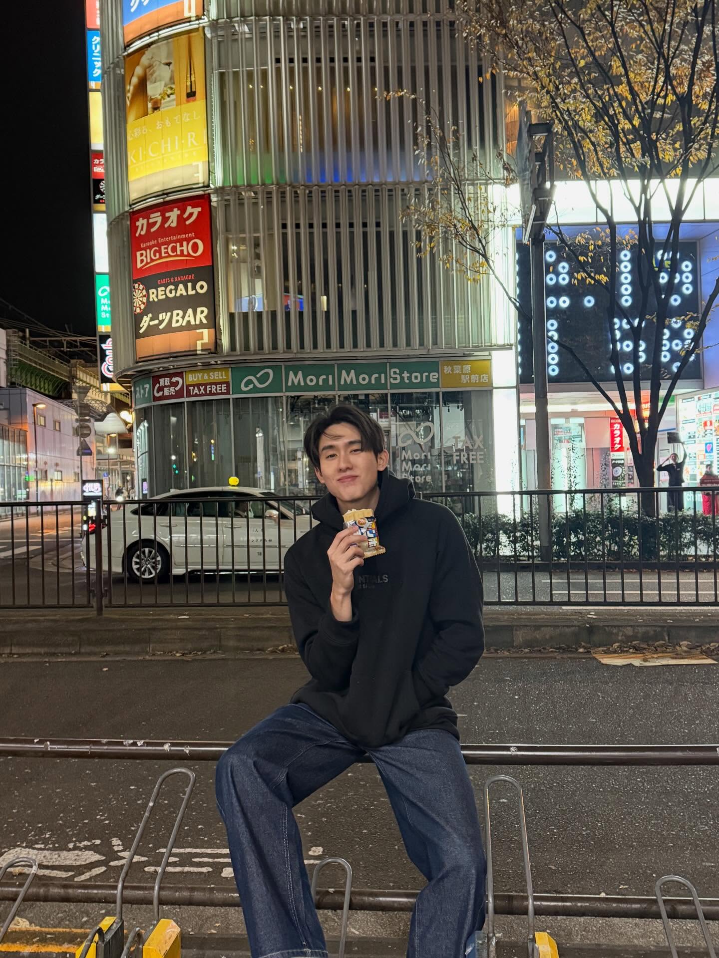 บุ๊ค - กษิดิ์เดช ปลูกผล