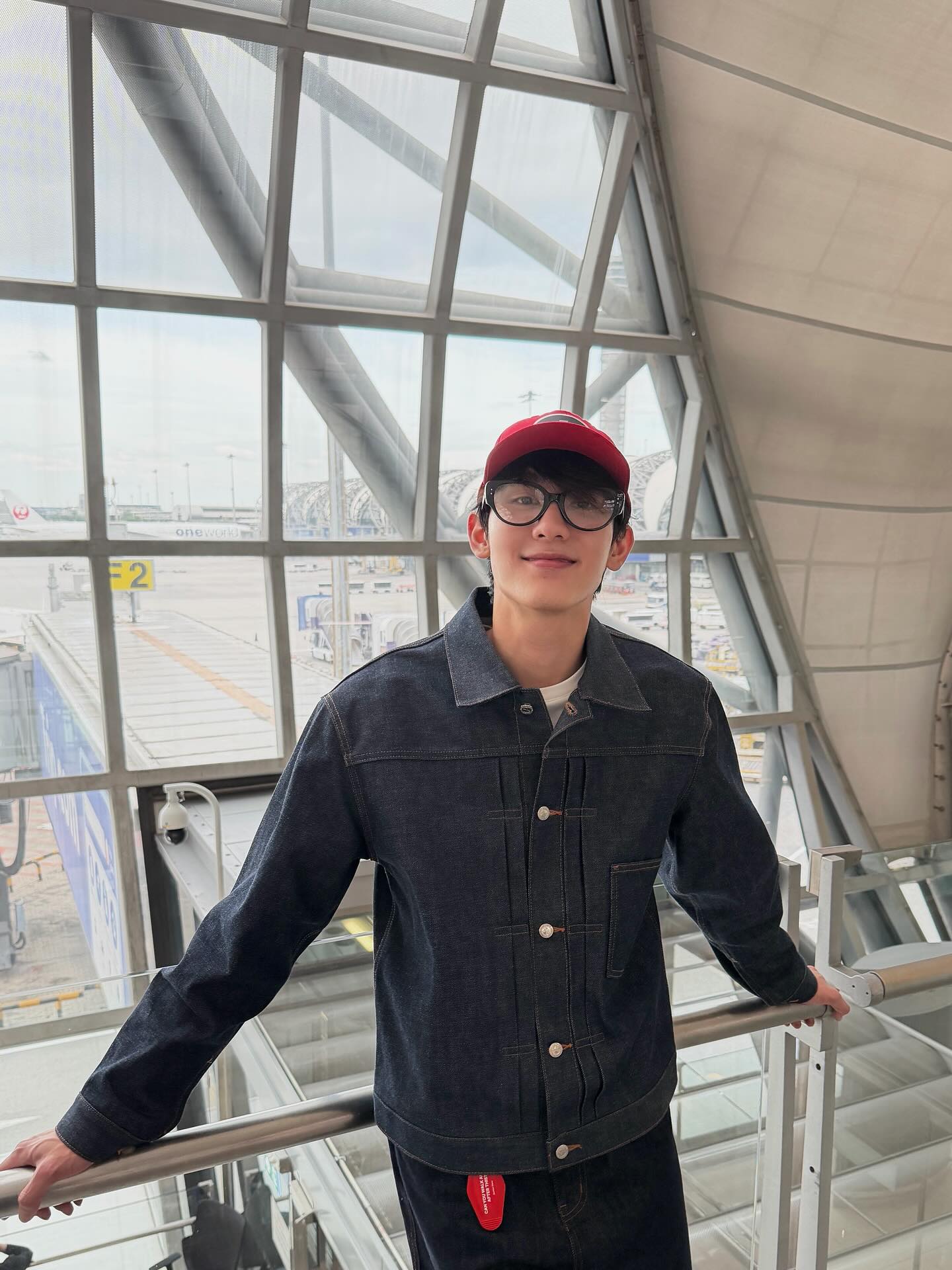 บุ๊ค - กษิดิ์เดช ปลูกผล