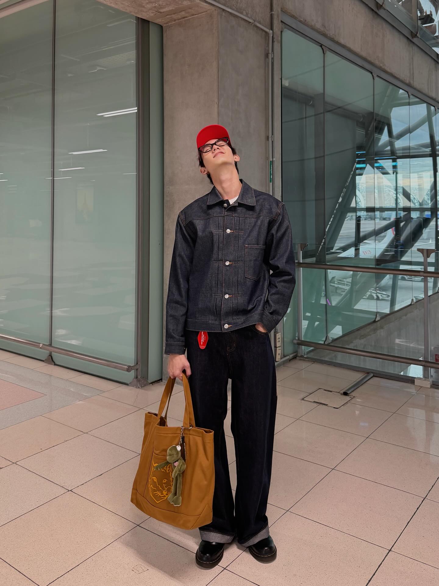 บุ๊ค - กษิดิ์เดช ปลูกผล
