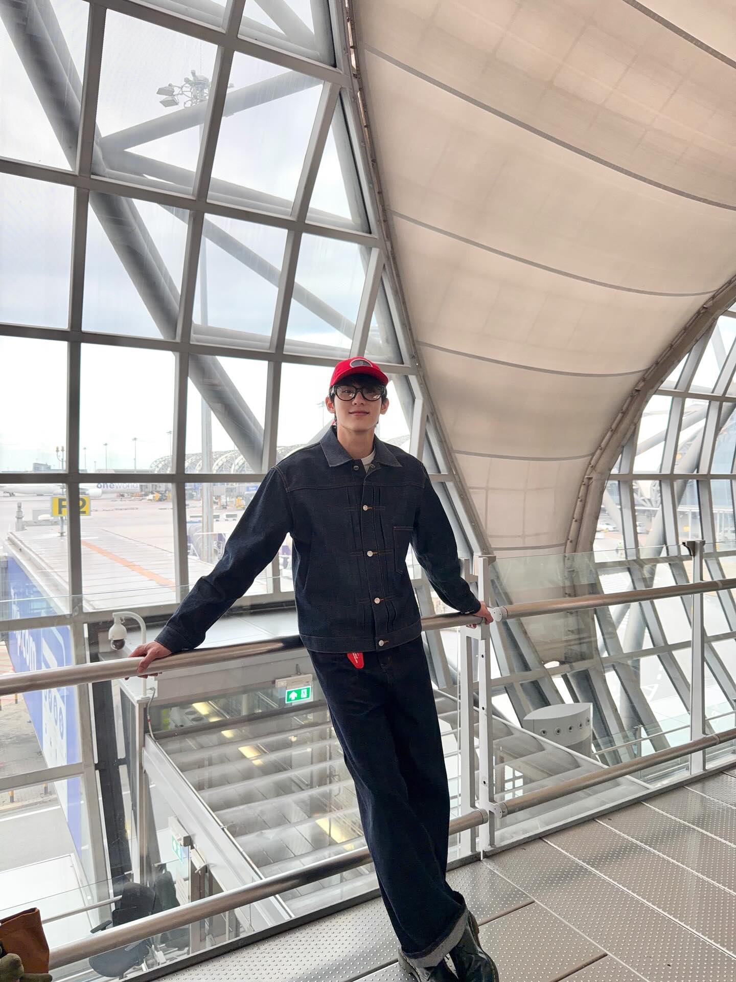 บุ๊ค - กษิดิ์เดช ปลูกผล