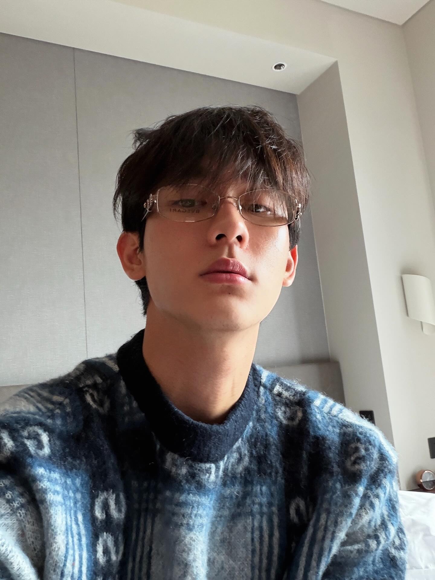 บุ๊ค - กษิดิ์เดช ปลูกผล