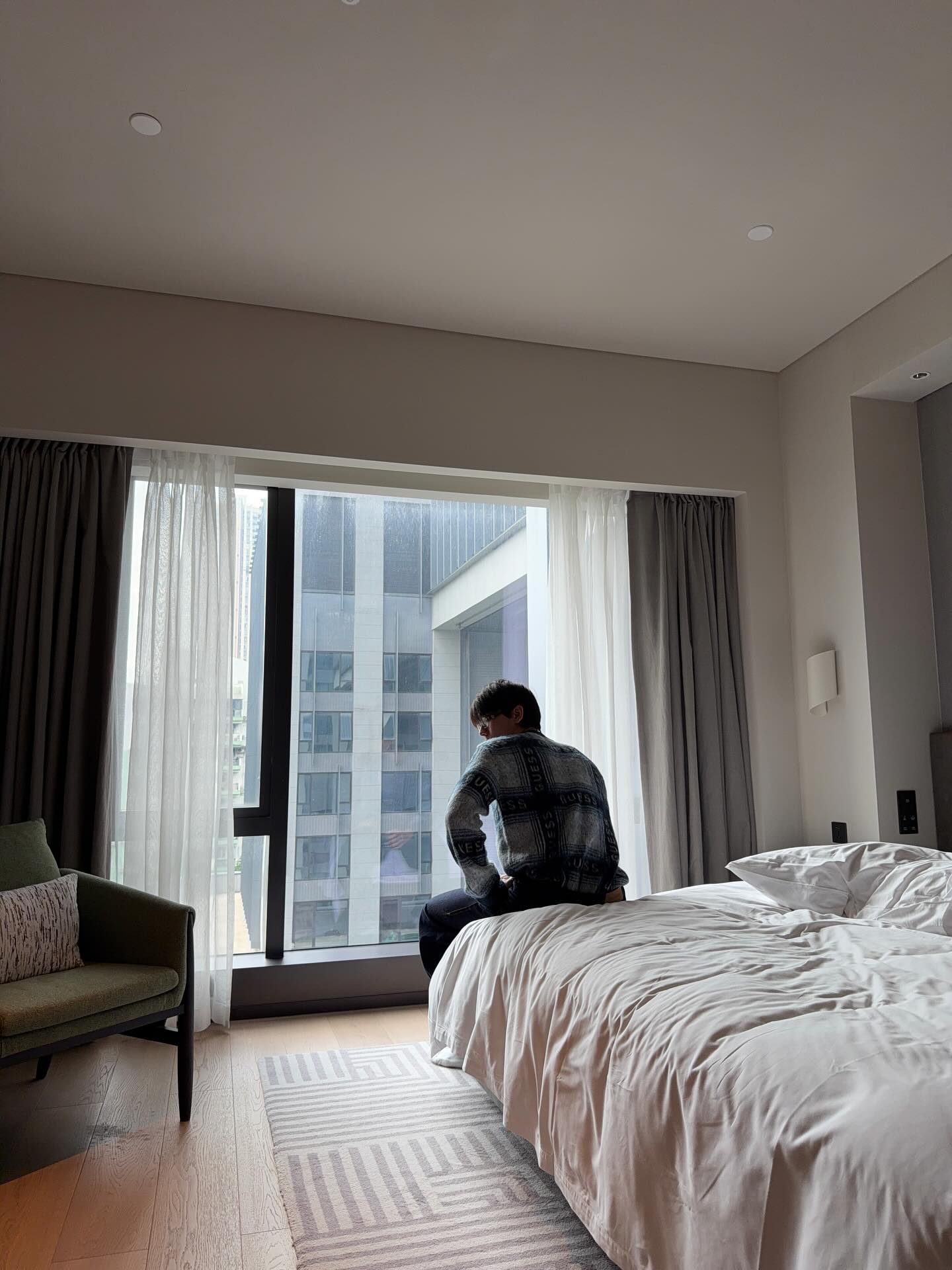 บุ๊ค - กษิดิ์เดช ปลูกผล