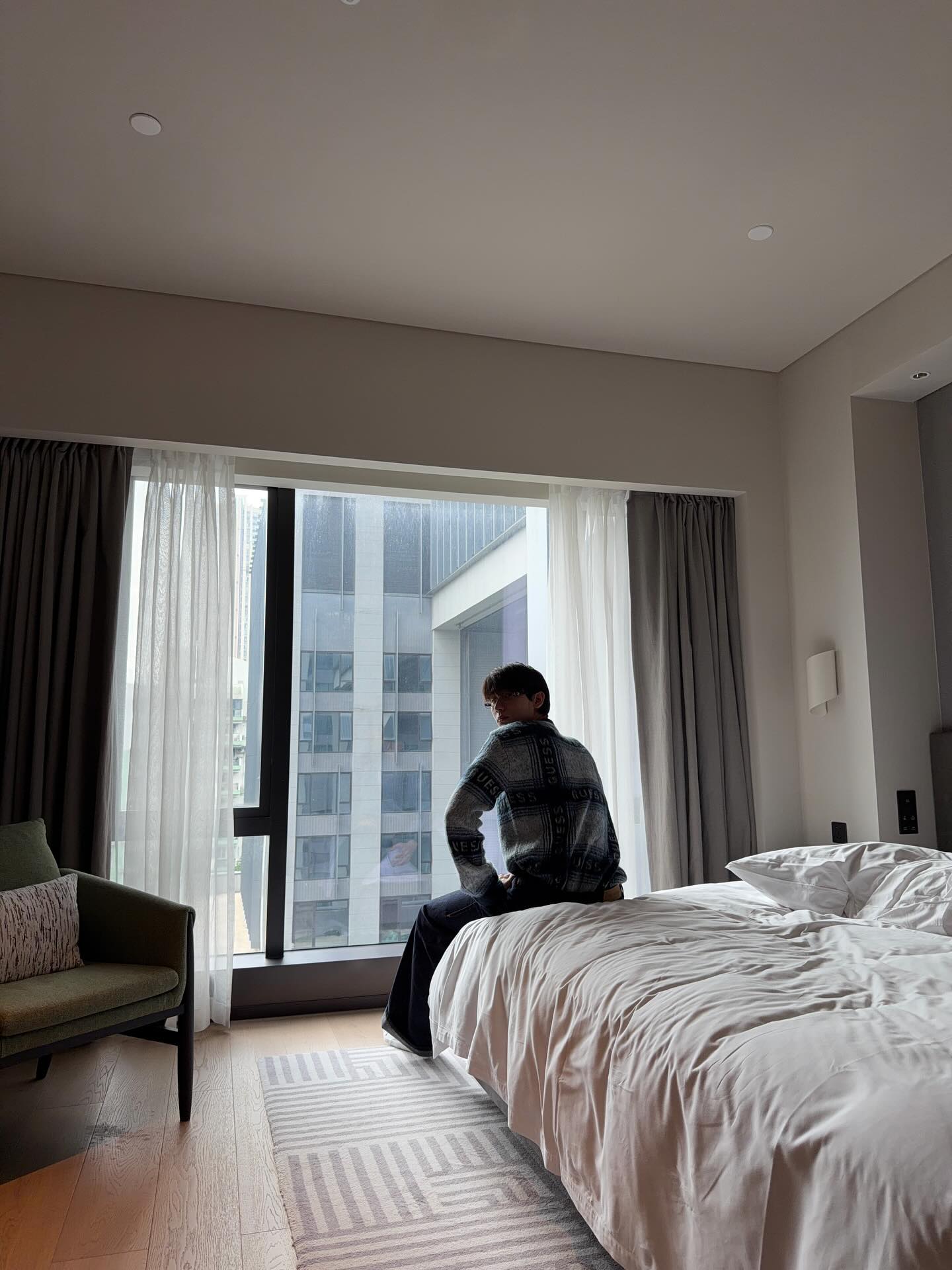 บุ๊ค - กษิดิ์เดช ปลูกผล