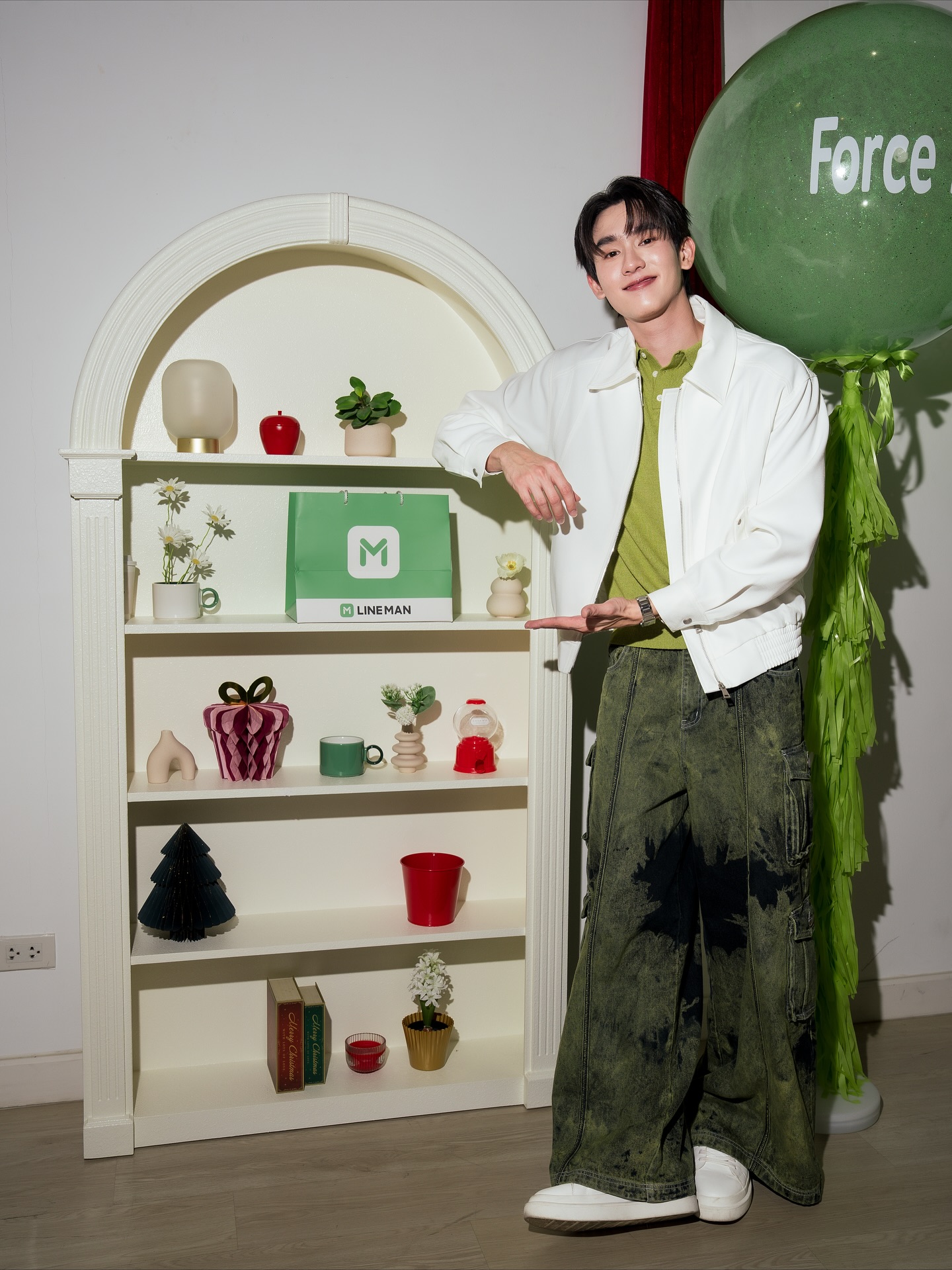 บุ๊ค - กษิดิ์เดช ปลูกผล