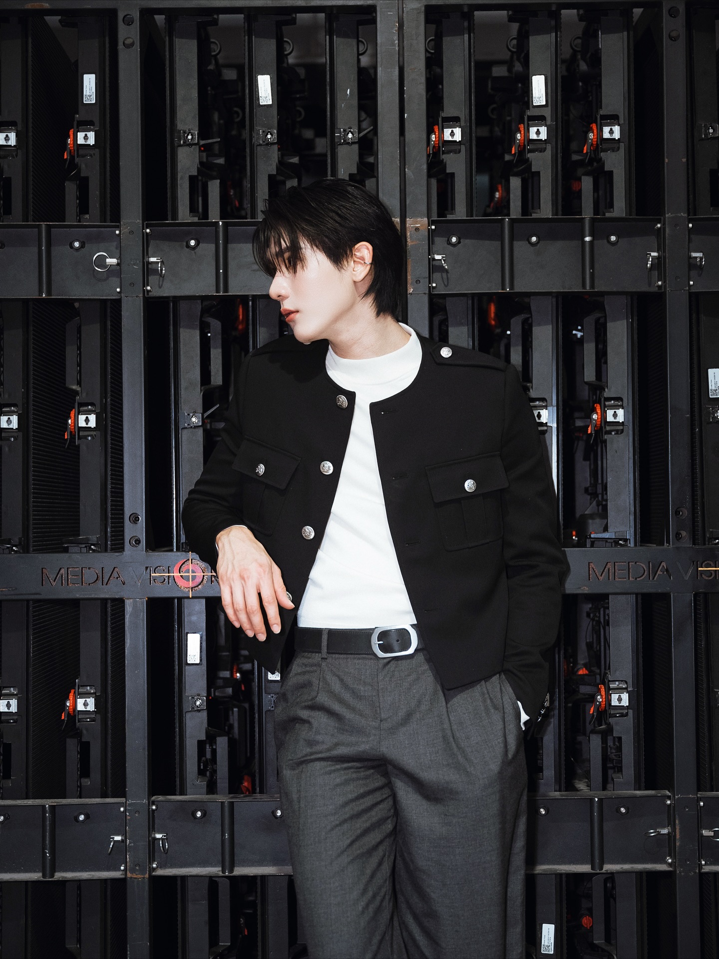 บุ๊ค - กษิดิ์เดช ปลูกผล