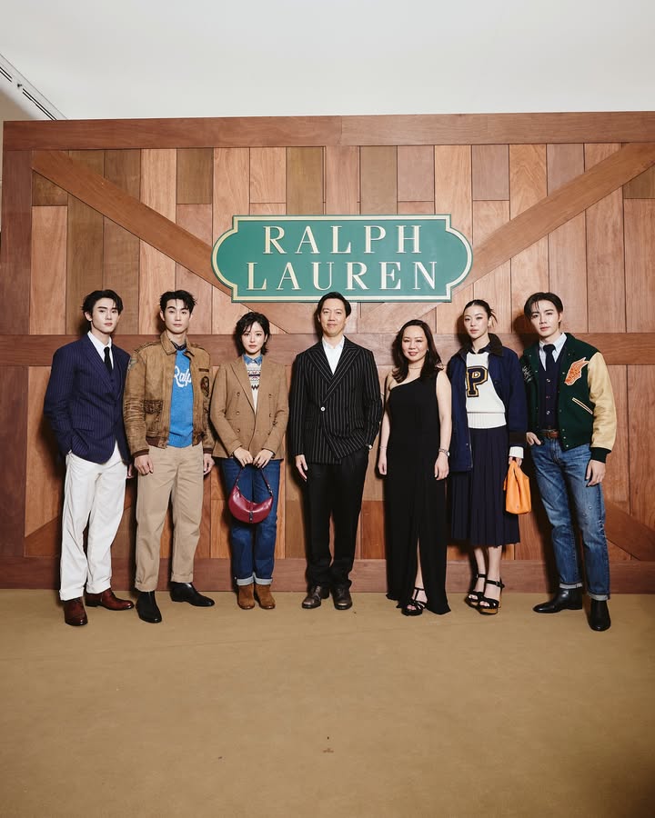 บุ๊ค - กษิดิ์เดช ปลูกผล