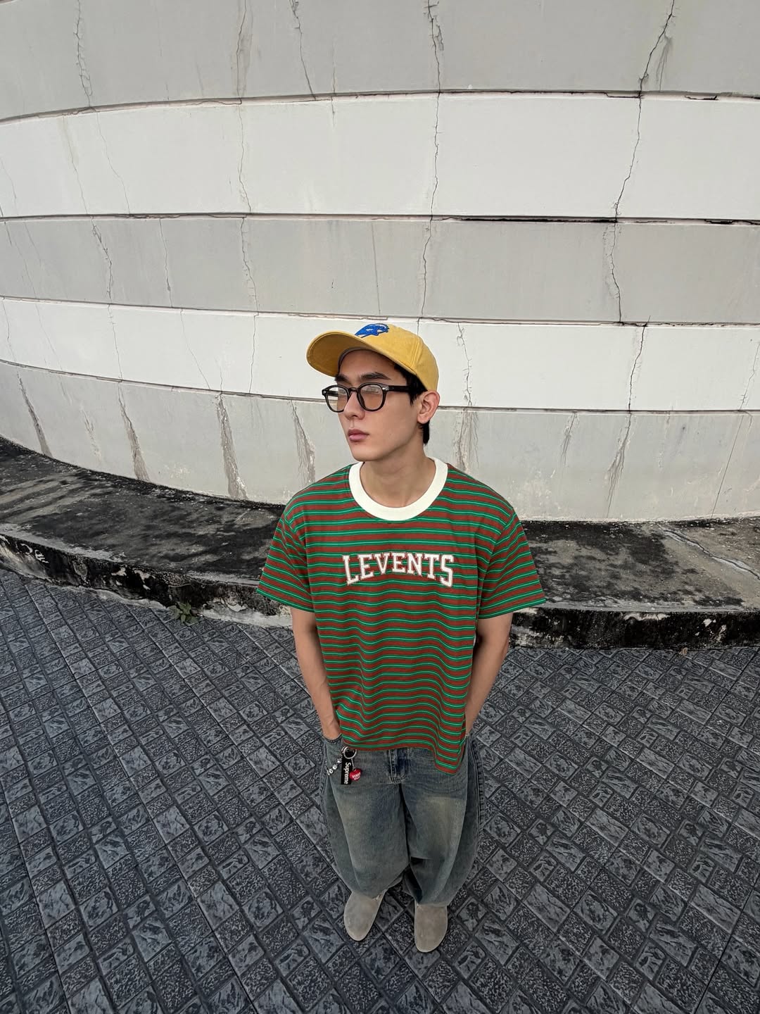 บุ๊ค - กษิดิ์เดช ปลูกผล