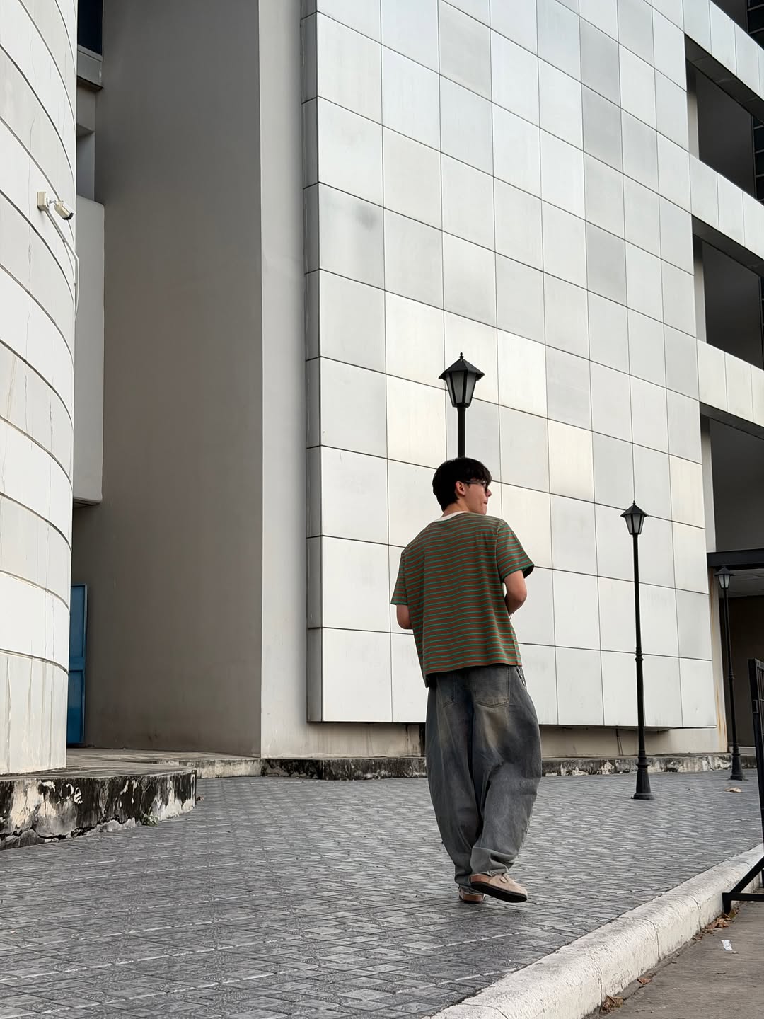 บุ๊ค - กษิดิ์เดช ปลูกผล