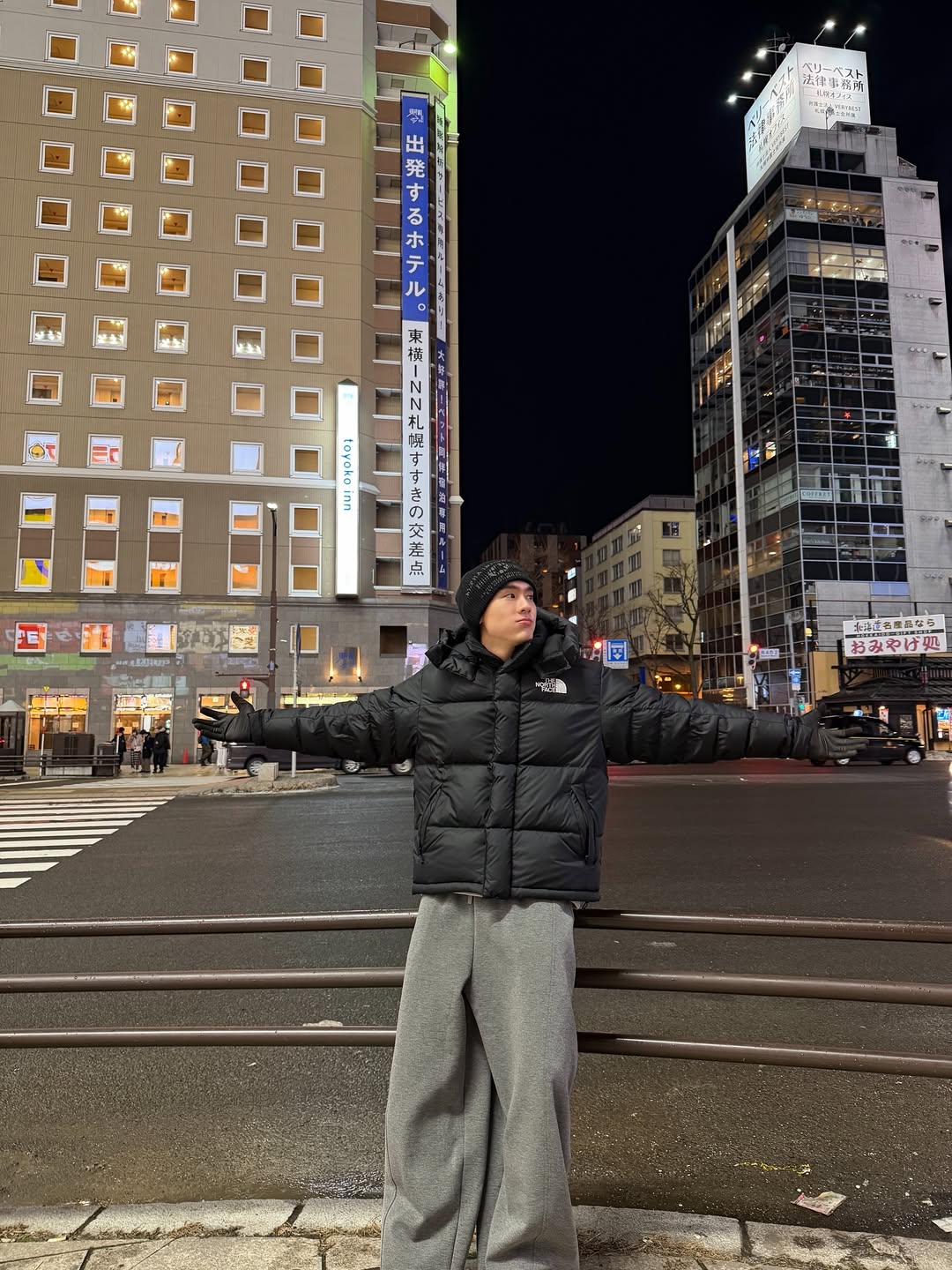 บุ๊ค - กษิดิ์เดช ปลูกผล