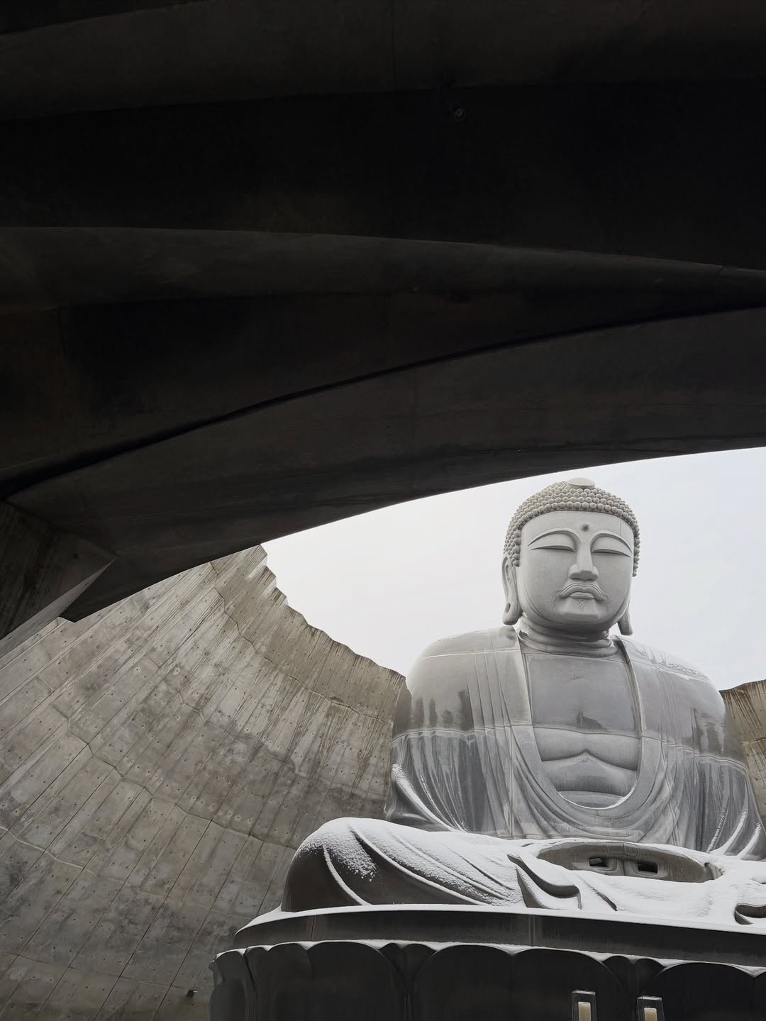 บุ๊ค - กษิดิ์เดช ปลูกผล