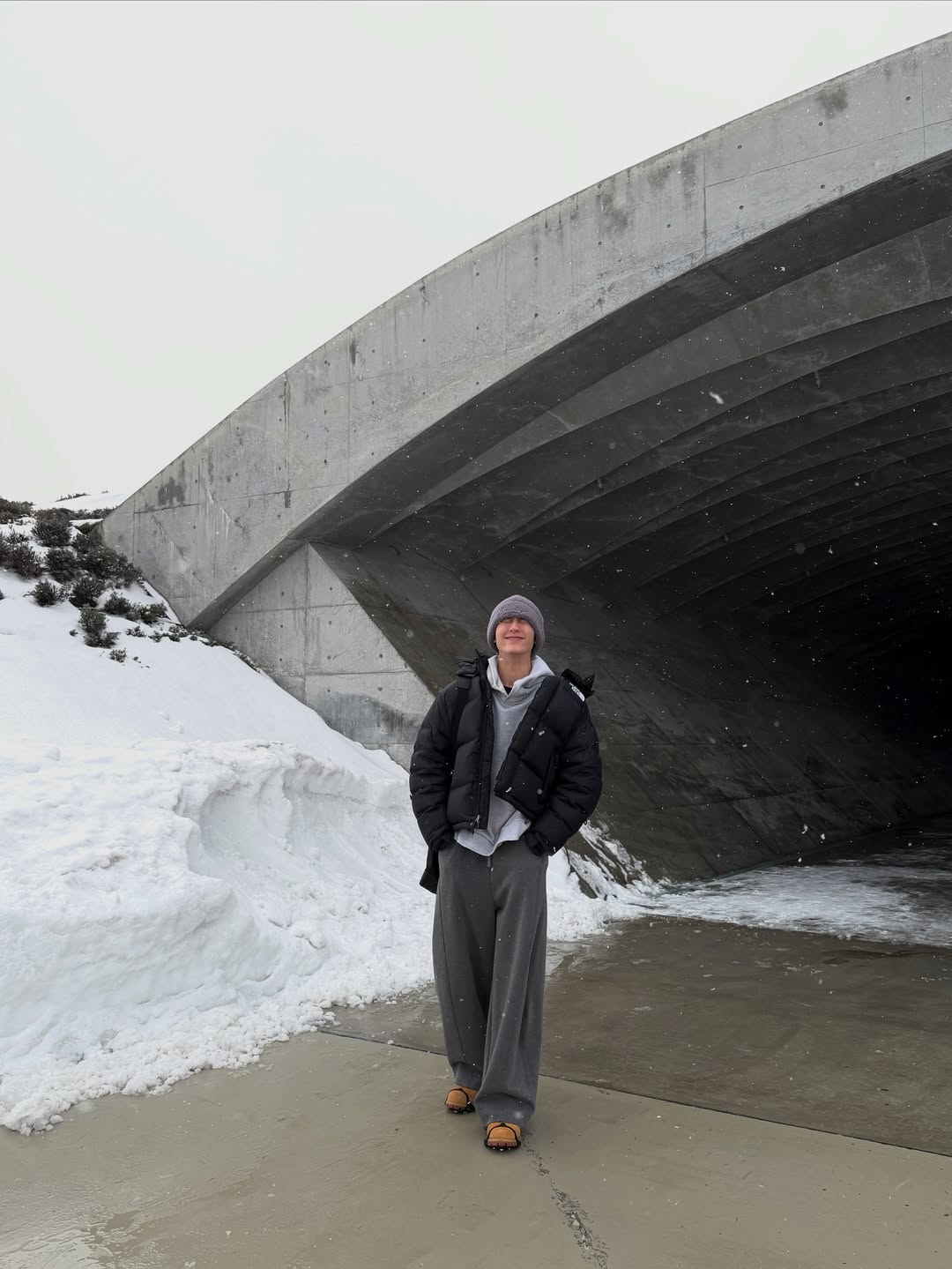 บุ๊ค - กษิดิ์เดช ปลูกผล