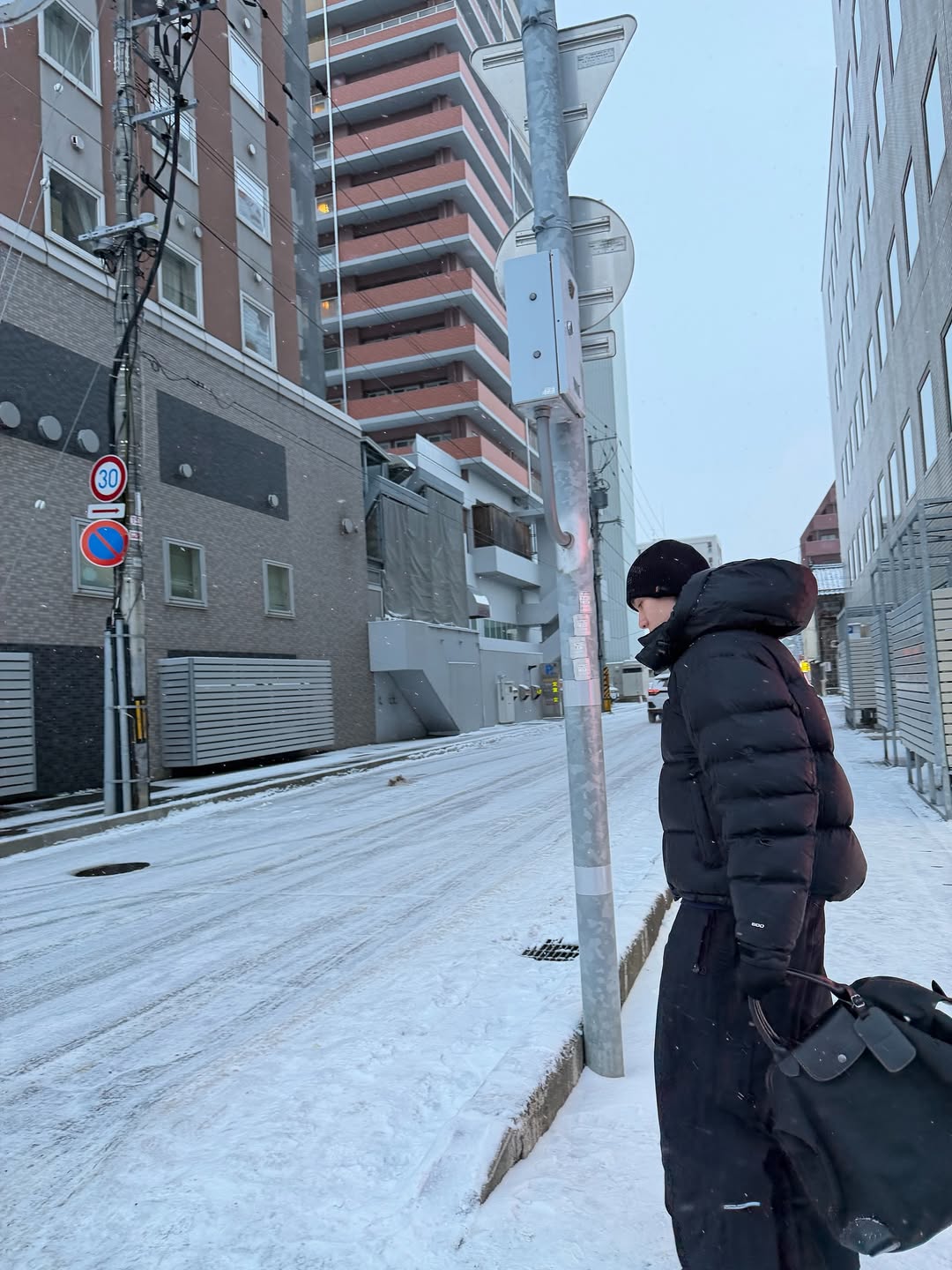 บุ๊ค - กษิดิ์เดช ปลูกผล