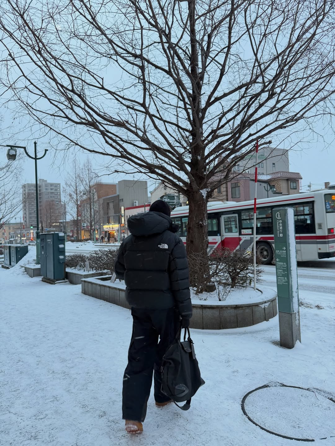 บุ๊ค - กษิดิ์เดช ปลูกผล