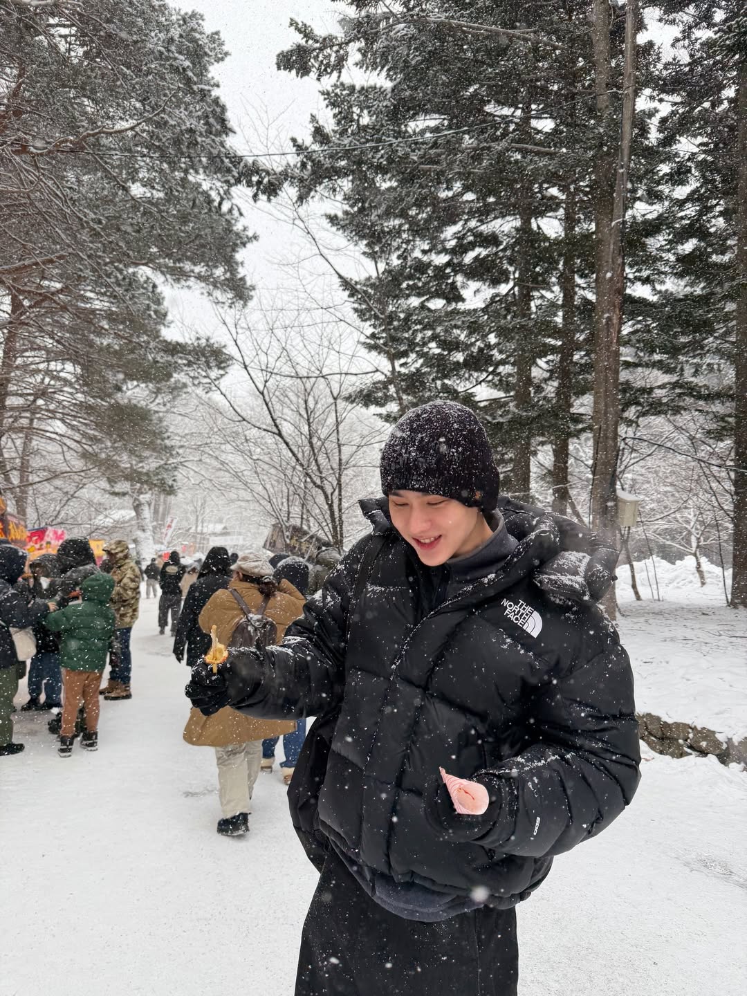 บุ๊ค - กษิดิ์เดช ปลูกผล