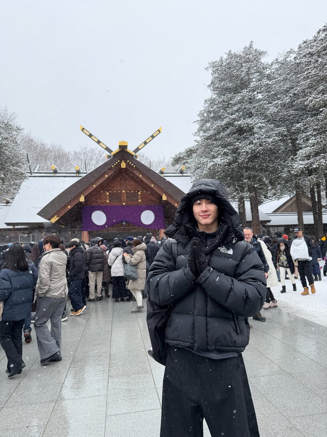 บุ๊ค - กษิดิ์เดช ปลูกผล