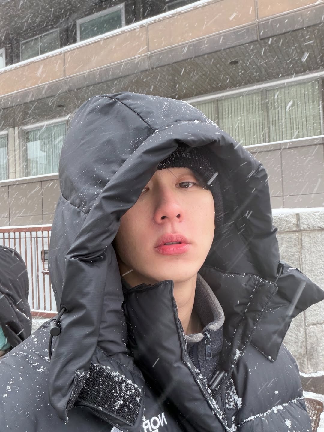 บุ๊ค - กษิดิ์เดช ปลูกผล