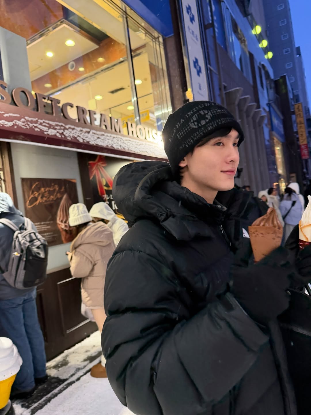 บุ๊ค - กษิดิ์เดช ปลูกผล