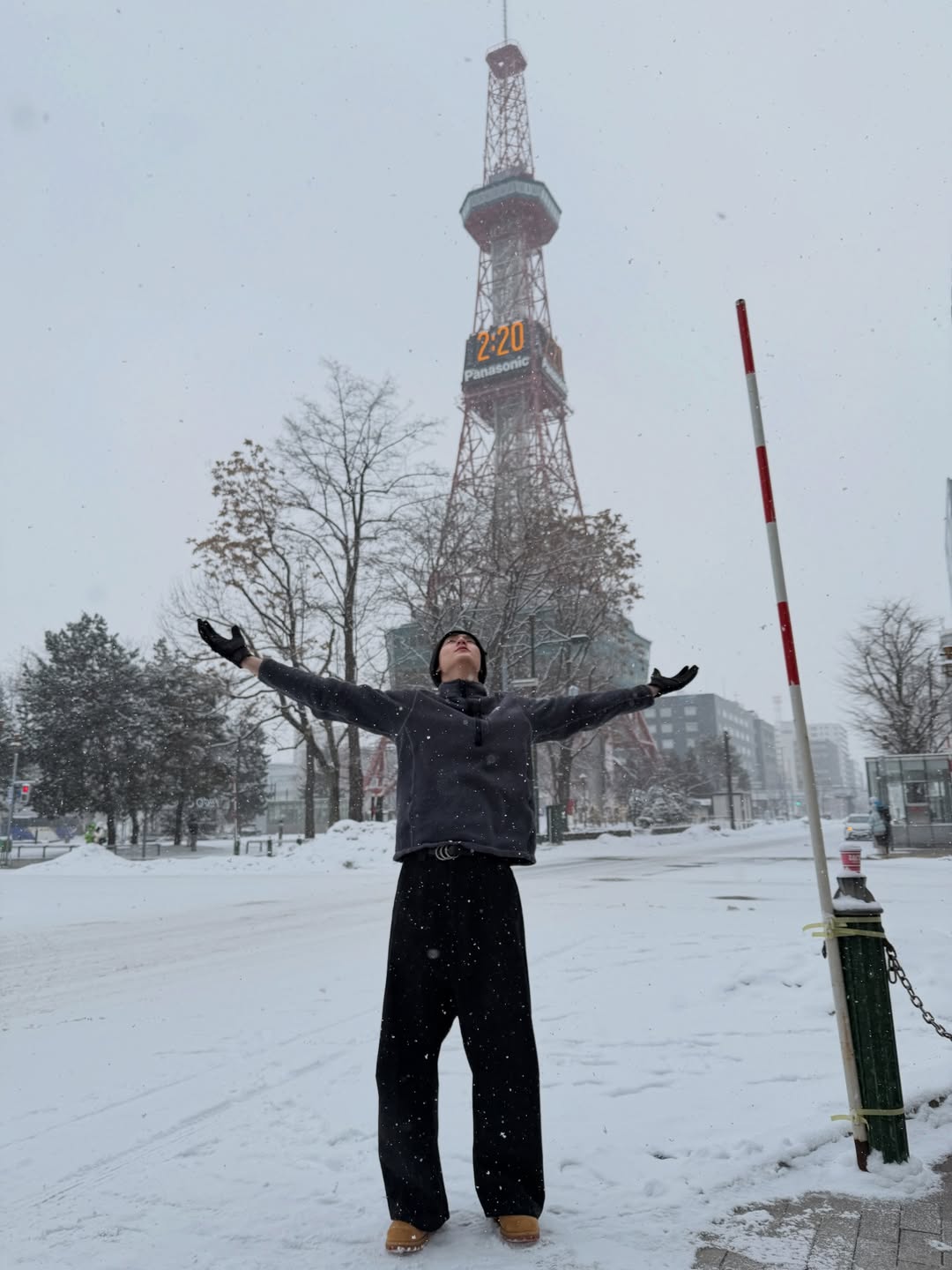 บุ๊ค - กษิดิ์เดช ปลูกผล