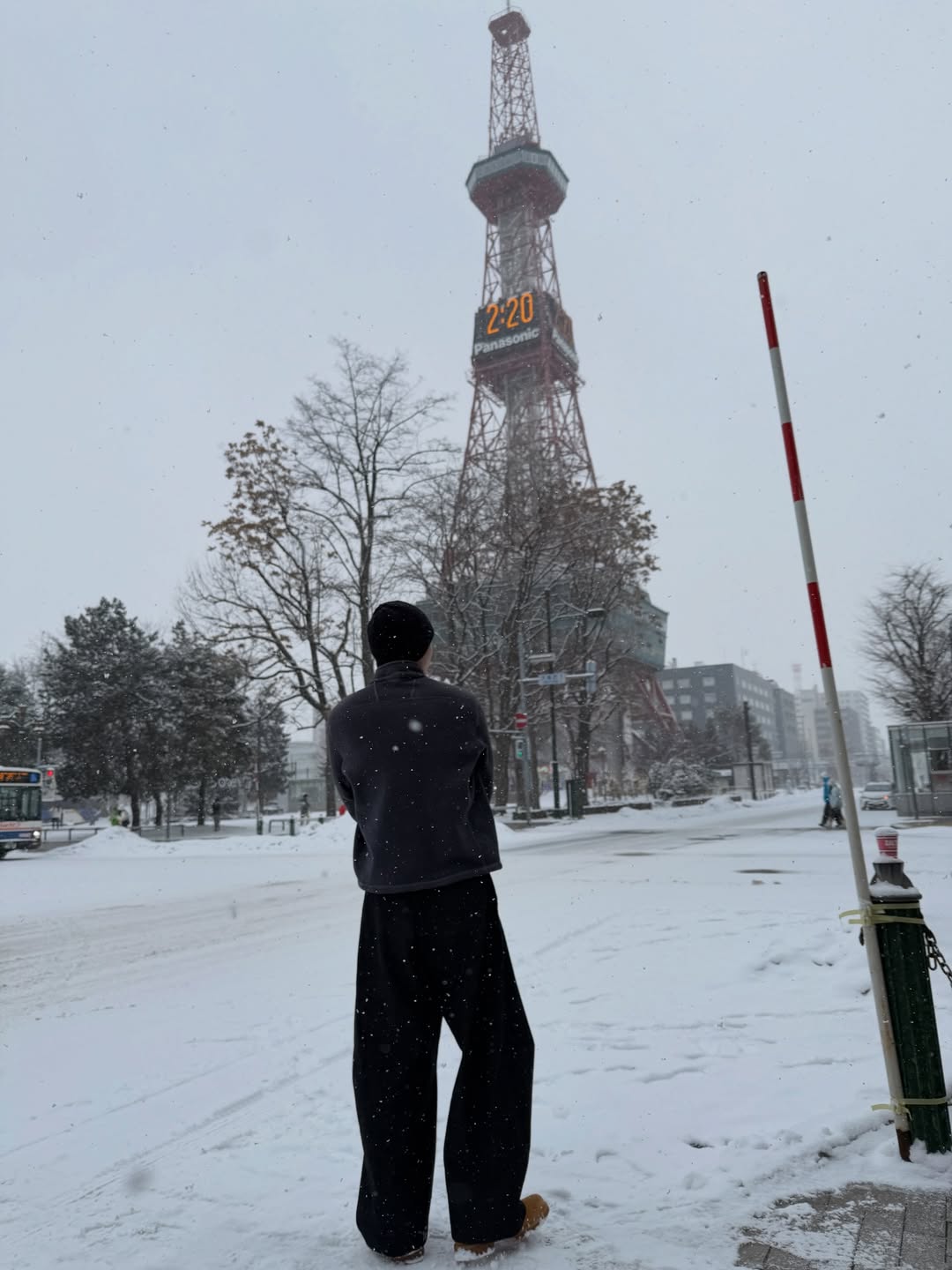 บุ๊ค - กษิดิ์เดช ปลูกผล