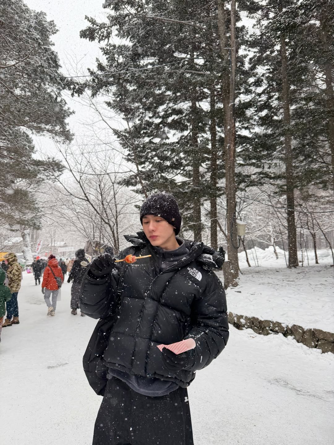 บุ๊ค - กษิดิ์เดช ปลูกผล