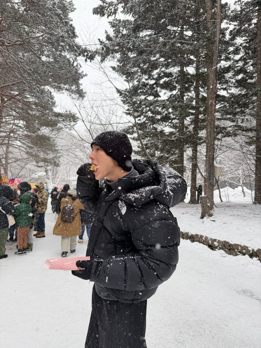 บุ๊ค - กษิดิ์เดช ปลูกผล