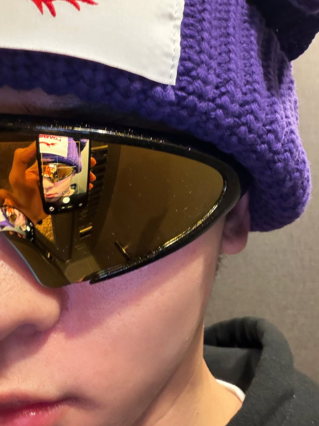 บุ๊ค - กษิดิ์เดช ปลูกผล