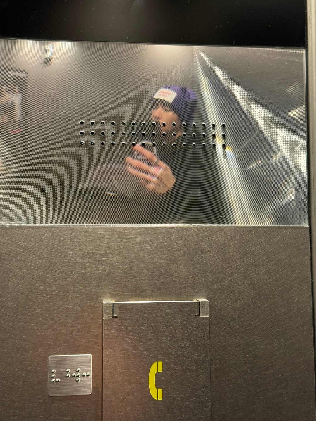 บุ๊ค - กษิดิ์เดช ปลูกผล