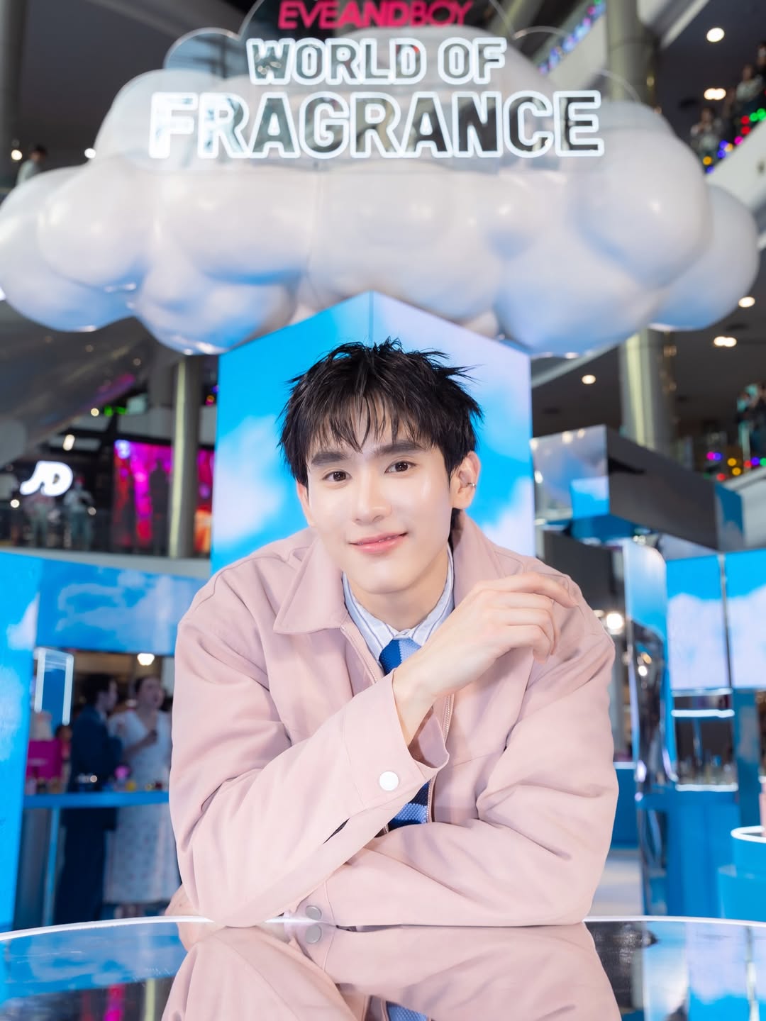 บุ๊ค - กษิดิ์เดช ปลูกผล