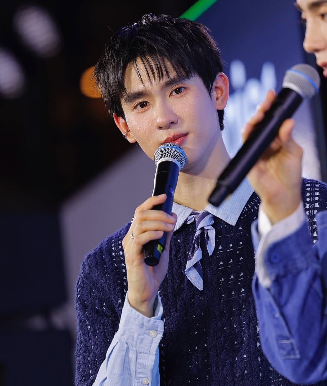 บุ๊ค - กษิดิ์เดช ปลูกผล