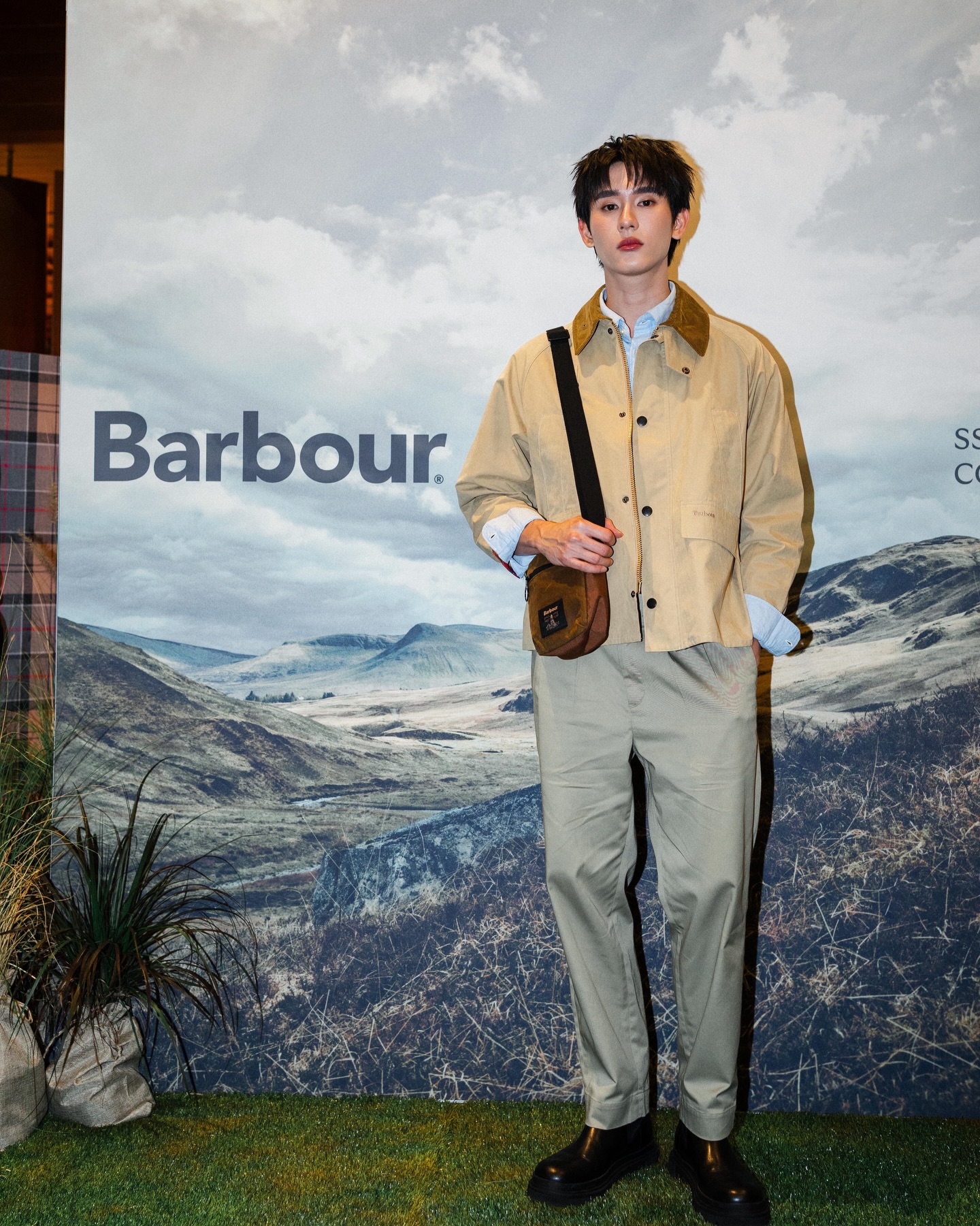 บุ๊ค - กษิดิ์เดช ปลูกผล